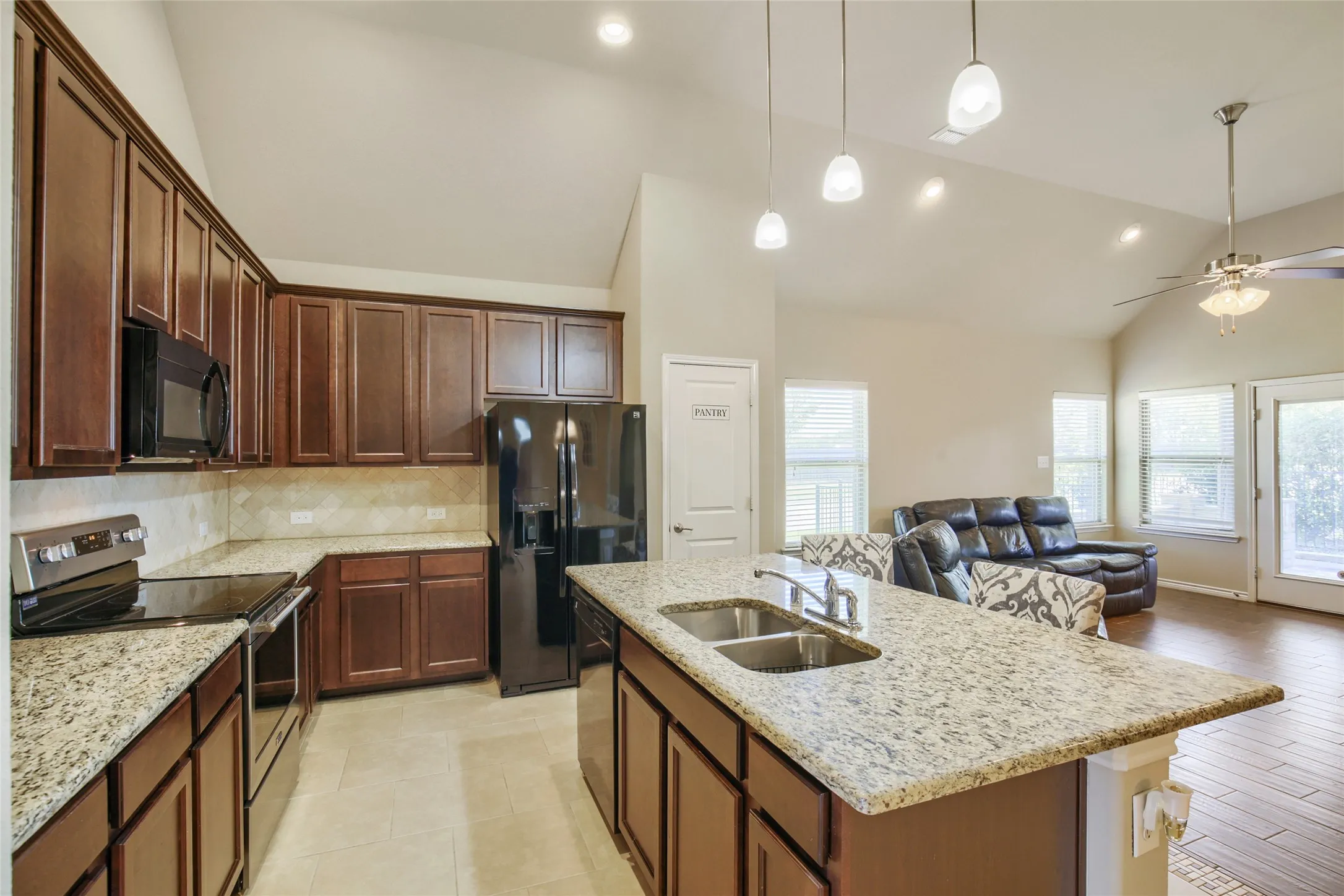 Single Family Residence For Sale in Rockwall County , 2400 Sabine Circle, Royse City, Texas 75189, 3 Bedroom, 2 Bathroom, 2 Garage spaces, 2,008 Sqft, built in 2015, mls#21343721, Real Estate Agent in Royse City, Homes For Sale in Rockwall county, Homes For Sale in Royse City, Realtor in Royse City Texas, Real Estate Brokerage Independent Realty Texas, Luminita Cordes Realtor