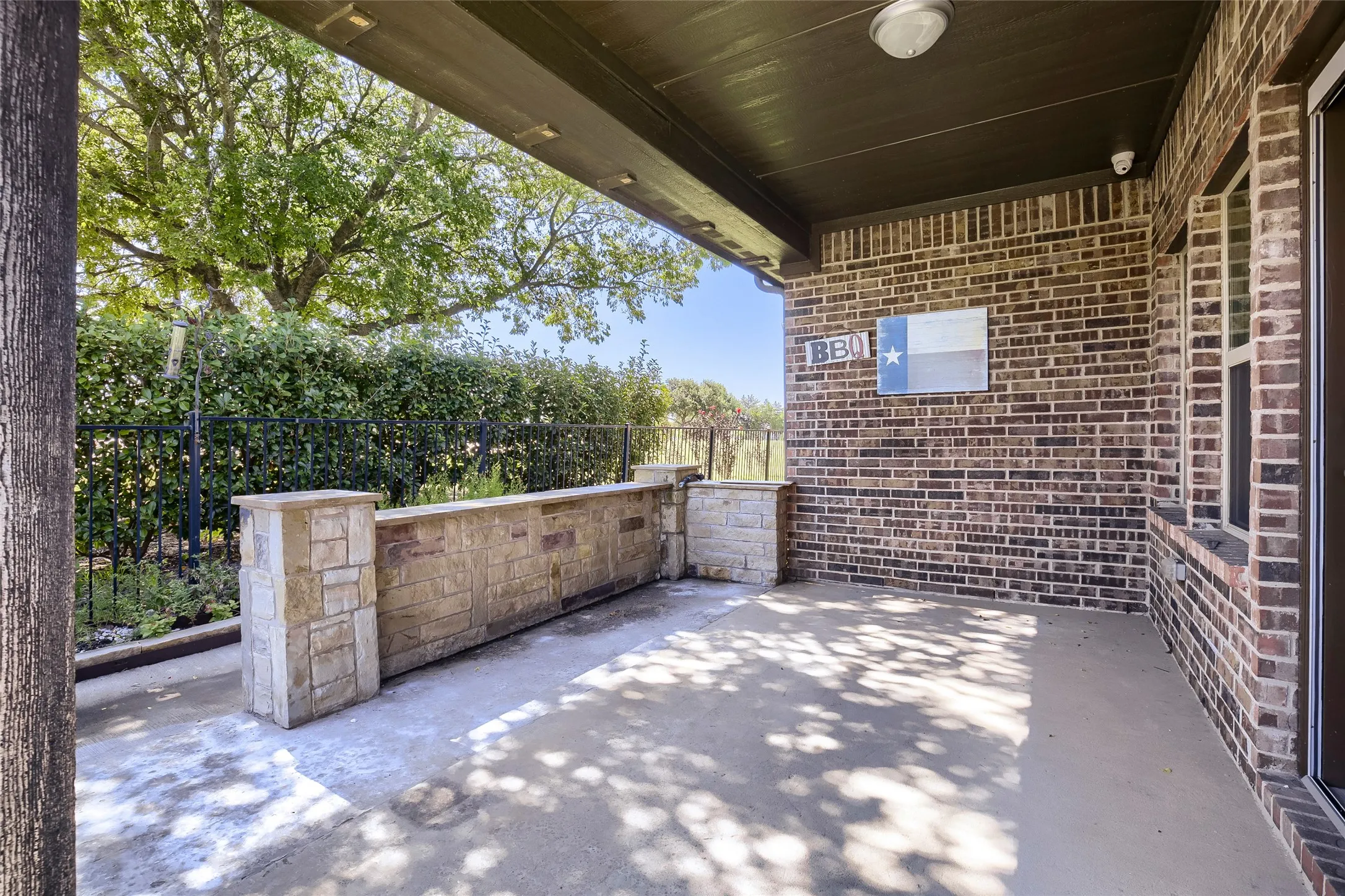 Single Family Residence For Sale in Rockwall County , 2400 Sabine Circle, Royse City, Texas 75189, 3 Bedroom, 2 Bathroom, 2 Garage spaces, 2,008 Sqft, built in 2015, mls#21343721, Real Estate Agent in Royse City, Homes For Sale in Rockwall county, Homes For Sale in Royse City, Realtor in Royse City Texas, Real Estate Brokerage Independent Realty Texas, Luminita Cordes Realtor