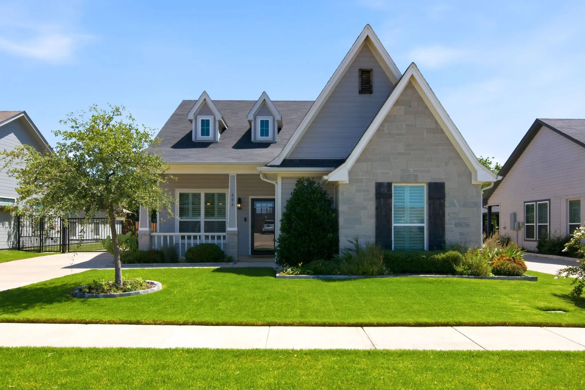 Single Family Residence For Sale in Johnson County , 608 Joy Court, Burleson, Texas 76028, 4 Bedroom, 3 Bathroom, 2 Garage spaces, 2,086 Sqft, built in 2019, mls#21344511, Real Estate Agent in Burleson, Homes For Sale in Johnson county, Homes For Sale in Burleson, Realtor in Burleson Texas, Real Estate Brokerage Independent Realty Texas, Luminita Cordes Realtor