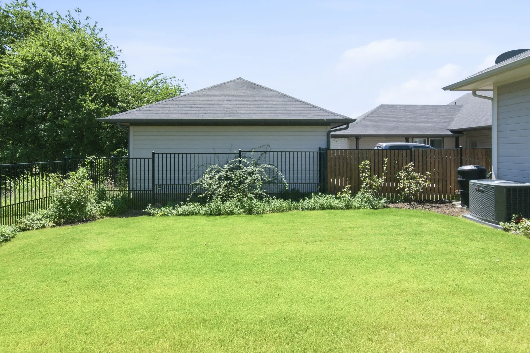 Single Family Residence For Sale in Johnson County , 608 Joy Court, Burleson, Texas 76028, 4 Bedroom, 3 Bathroom, 2 Garage spaces, 2,086 Sqft, built in 2019, mls#21344511, Real Estate Agent in Burleson, Homes For Sale in Johnson county, Homes For Sale in Burleson, Realtor in Burleson Texas, Real Estate Brokerage Independent Realty Texas, Luminita Cordes Realtor