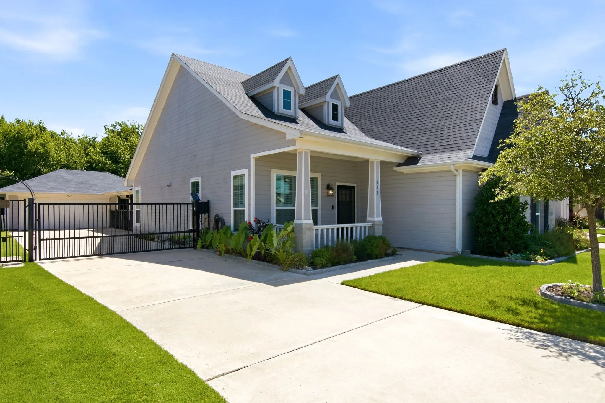 Single Family Residence For Sale in Johnson County , 608 Joy Court, Burleson, Texas 76028, 4 Bedroom, 3 Bathroom, 2 Garage spaces, 2,086 Sqft, built in 2019, mls#21344511, Real Estate Agent in Burleson, Homes For Sale in Johnson county, Homes For Sale in Burleson, Realtor in Burleson Texas, Real Estate Brokerage Independent Realty Texas, Luminita Cordes Realtor