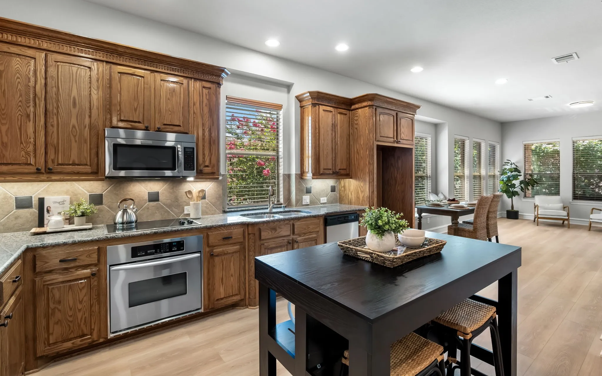Single Family Residence For Sale in Collin County , 4009 Muscovy Drive, Mc Kinney, Texas 75072, 3 Bedroom, 3 Bathroom, 4 Garage spaces, 3,221 Sqft, built in 2006, mls#21344481, Real Estate Agent in Mc Kinney, Homes For Sale in Collin county, Homes For Sale in Mc Kinney, Realtor in Mc Kinney Texas, Real Estate Brokerage Independent Realty Texas, Luminita Cordes Realtor