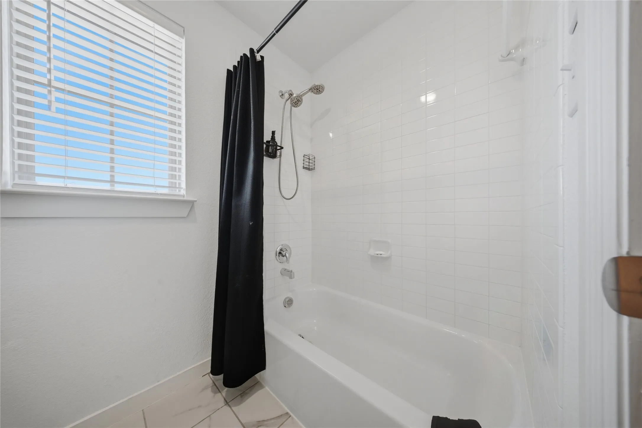 Single Family Residence For Rent in Kaufman County , 2384 Neff Lane, Forney, Texas 75126, 4 Bedroom, 4 Bathroom, 2 Garage spaces, 2,414 Sqft, built in 2022, mls#21344514, Real Estate Agent in Forney, Homes For Rent in Kaufman county, Homes For Rent in Forney, Realtor in Forney Texas, Real Estate Brokerage Independent Realty Texas, Luminita Cordes Realtor