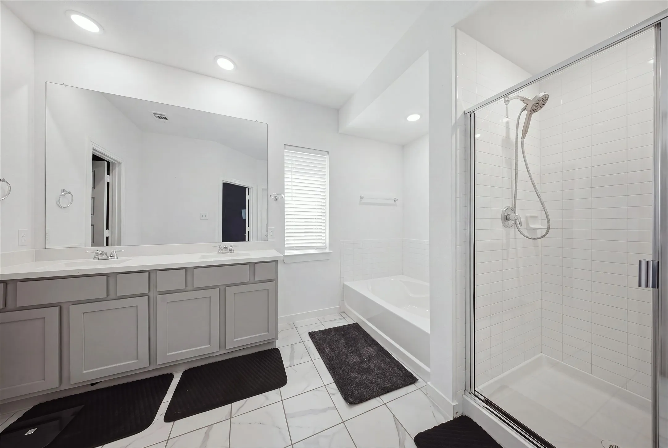 Single Family Residence For Rent in Kaufman County , 2384 Neff Lane, Forney, Texas 75126, 4 Bedroom, 4 Bathroom, 2 Garage spaces, 2,414 Sqft, built in 2022, mls#21344514, Real Estate Agent in Forney, Homes For Rent in Kaufman county, Homes For Rent in Forney, Realtor in Forney Texas, Real Estate Brokerage Independent Realty Texas, Luminita Cordes Realtor