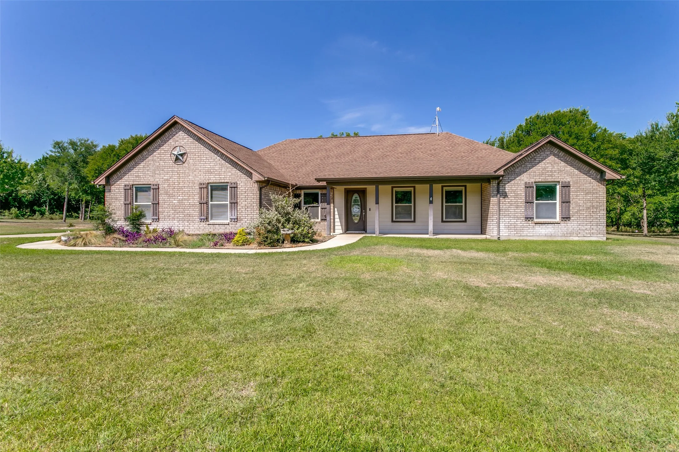 Single Family Residence For Sale in Parker County , 173 Miramar Circle, Weatherford, Texas 76085, 3 Bedrooms, 2 Bathrooms, 2 Garage spaces, 1,887 Sqft, built in 2009, Price $525,000, mls#21339756, Real Estate Agent in Weatherford, Homes For Sale in Parker county, Homes For Sale in Weatherford, Realtor in Weatherford Texas, Real Estate Brokerage Independent Realty Texas, Luminita Cordes Realtor