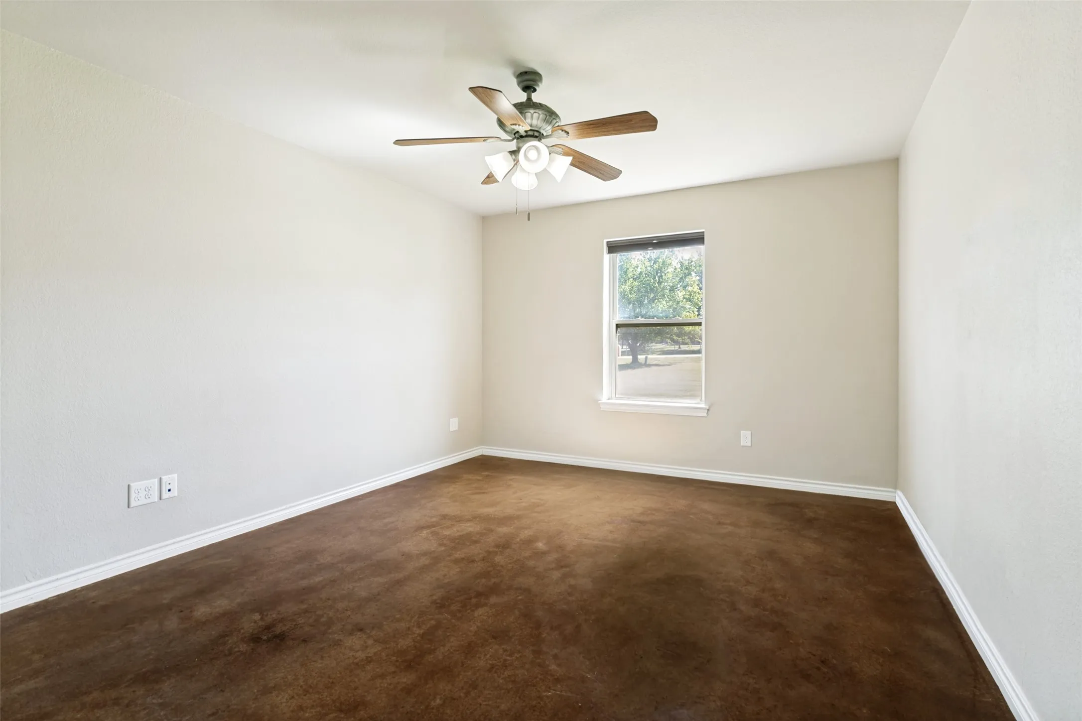 Single Family Residence For Sale in Parker County , 173 Miramar Circle, Weatherford, Texas 76085, 3 Bedrooms, 2 Bathrooms, 2 Garage spaces, 1,887 Sqft, built in 2009, Price $525,000, mls#21339756, Real Estate Agent in Weatherford, Homes For Sale in Parker county, Homes For Sale in Weatherford, Realtor in Weatherford Texas, Real Estate Brokerage Independent Realty Texas, Luminita Cordes Realtor