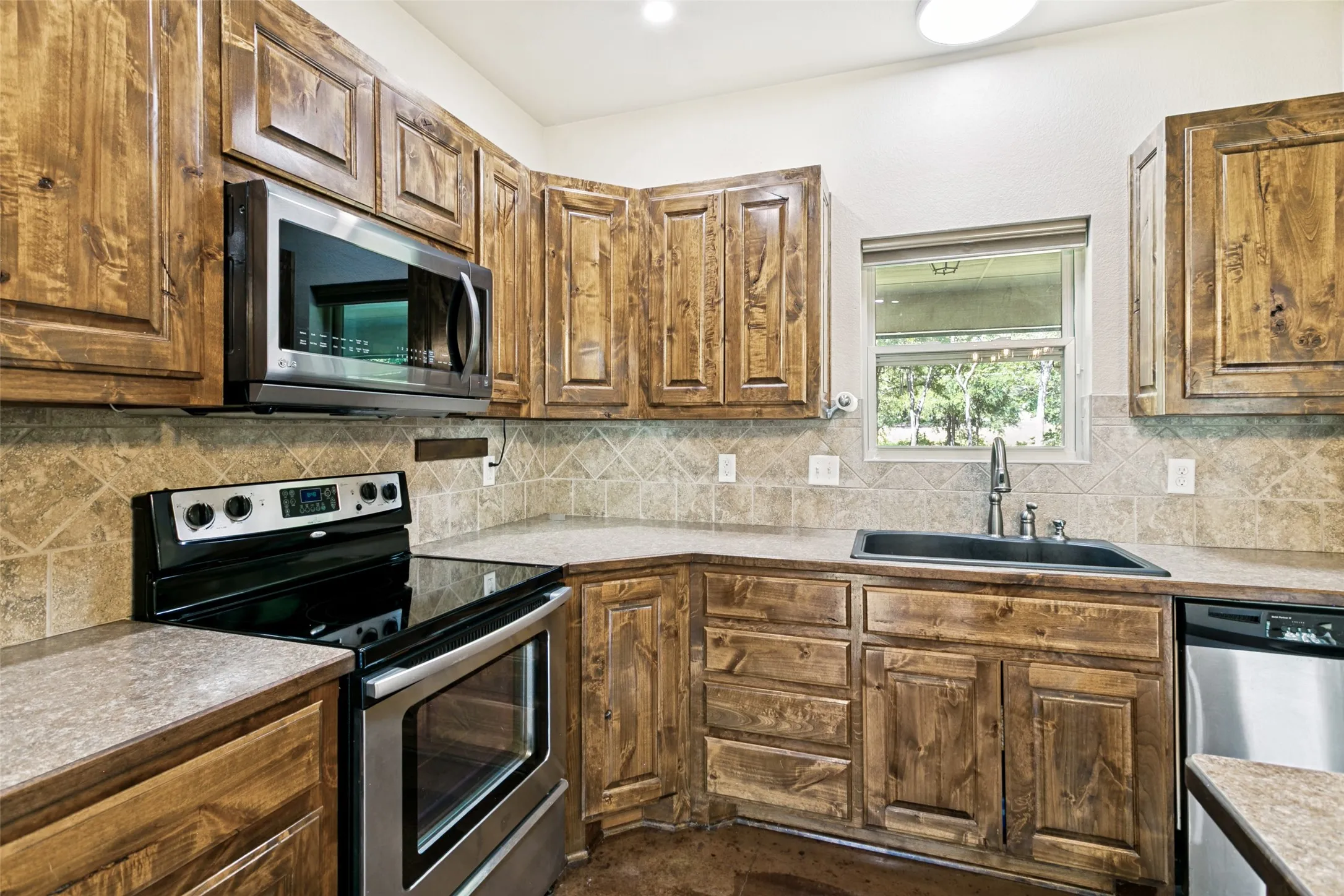 Single Family Residence For Sale in Parker County , 173 Miramar Circle, Weatherford, Texas 76085, 3 Bedrooms, 2 Bathrooms, 2 Garage spaces, 1,887 Sqft, built in 2009, Price $525,000, mls#21339756, Real Estate Agent in Weatherford, Homes For Sale in Parker county, Homes For Sale in Weatherford, Realtor in Weatherford Texas, Real Estate Brokerage Independent Realty Texas, Luminita Cordes Realtor