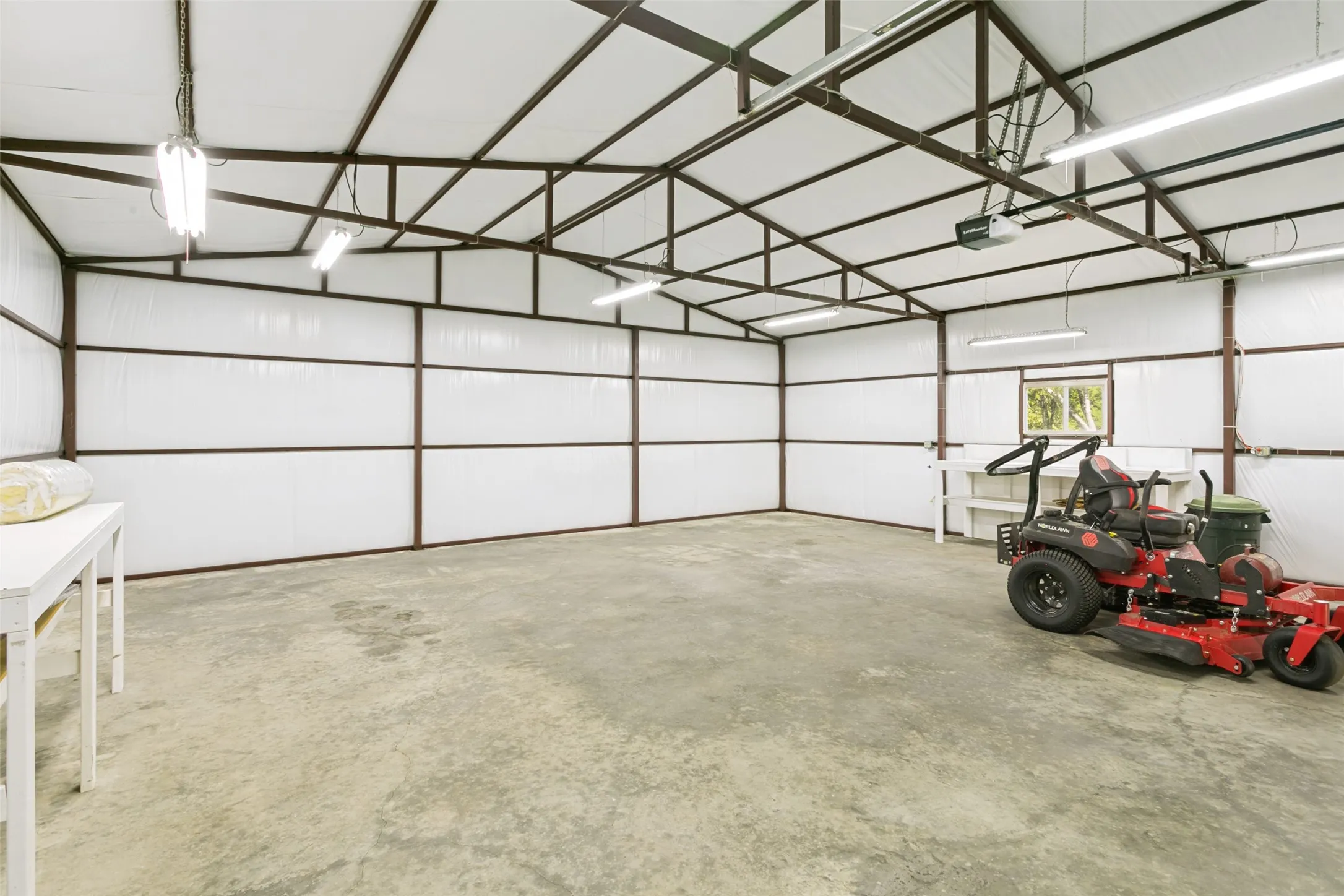 Single Family Residence For Sale in Parker County , 173 Miramar Circle, Weatherford, Texas 76085, 3 Bedrooms, 2 Bathrooms, 2 Garage spaces, 1,887 Sqft, built in 2009, Price $525,000, mls#21339756, Real Estate Agent in Weatherford, Homes For Sale in Parker county, Homes For Sale in Weatherford, Realtor in Weatherford Texas, Real Estate Brokerage Independent Realty Texas, Luminita Cordes Realtor