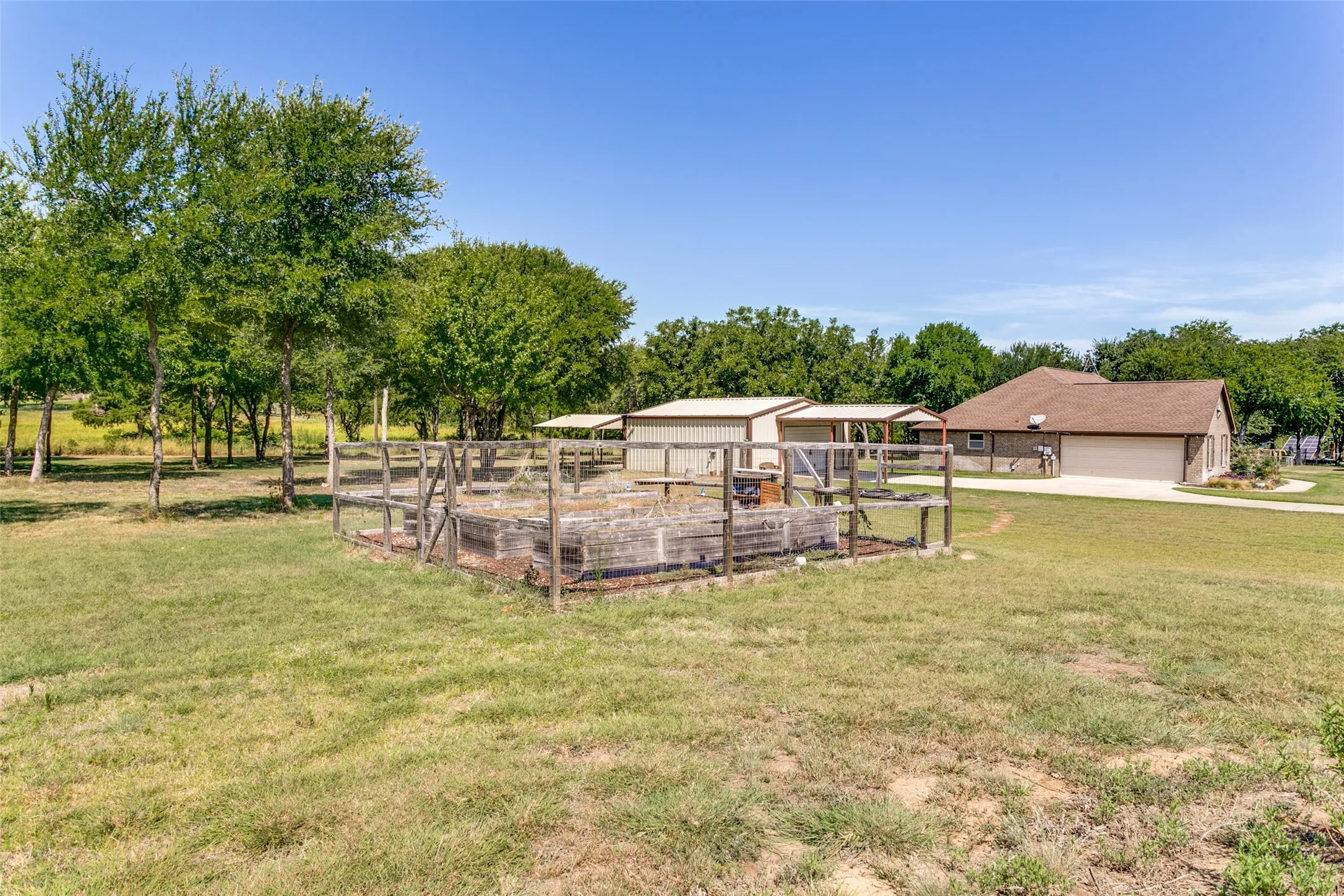 Single Family Residence For Sale in Parker County , 173 Miramar Circle, Weatherford, Texas 76085, 3 Bedrooms, 2 Bathrooms, 2 Garage spaces, 1,887 Sqft, built in 2009, Price $525,000, mls#21339756, Real Estate Agent in Weatherford, Homes For Sale in Parker county, Homes For Sale in Weatherford, Realtor in Weatherford Texas, Real Estate Brokerage Independent Realty Texas, Luminita Cordes Realtor