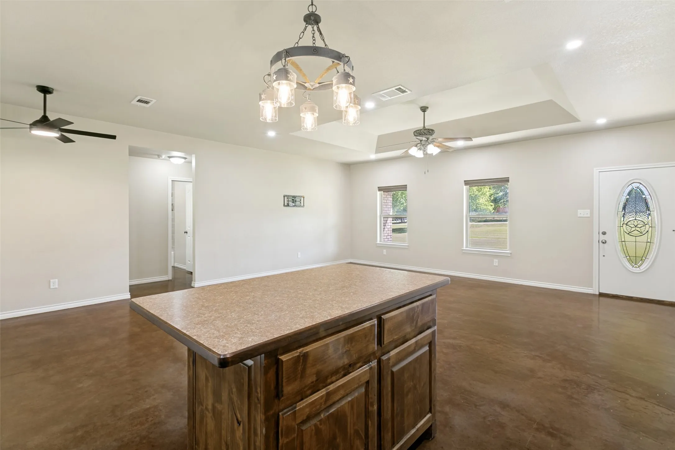Single Family Residence For Sale in Parker County , 173 Miramar Circle, Weatherford, Texas 76085, 3 Bedrooms, 2 Bathrooms, 2 Garage spaces, 1,887 Sqft, built in 2009, Price $525,000, mls#21339756, Real Estate Agent in Weatherford, Homes For Sale in Parker county, Homes For Sale in Weatherford, Realtor in Weatherford Texas, Real Estate Brokerage Independent Realty Texas, Luminita Cordes Realtor