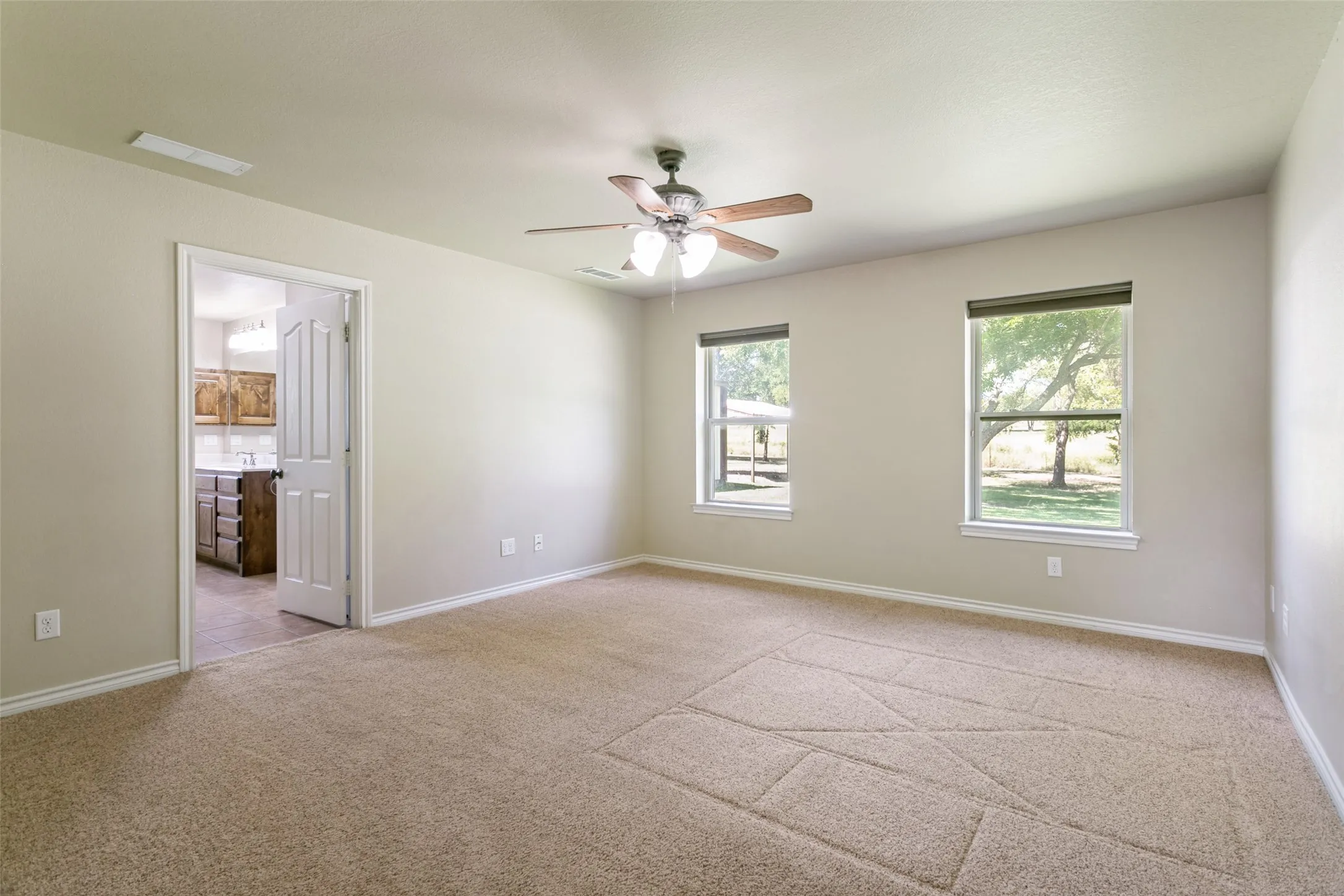 Single Family Residence For Sale in Parker County , 173 Miramar Circle, Weatherford, Texas 76085, 3 Bedrooms, 2 Bathrooms, 2 Garage spaces, 1,887 Sqft, built in 2009, Price $525,000, mls#21339756, Real Estate Agent in Weatherford, Homes For Sale in Parker county, Homes For Sale in Weatherford, Realtor in Weatherford Texas, Real Estate Brokerage Independent Realty Texas, Luminita Cordes Realtor