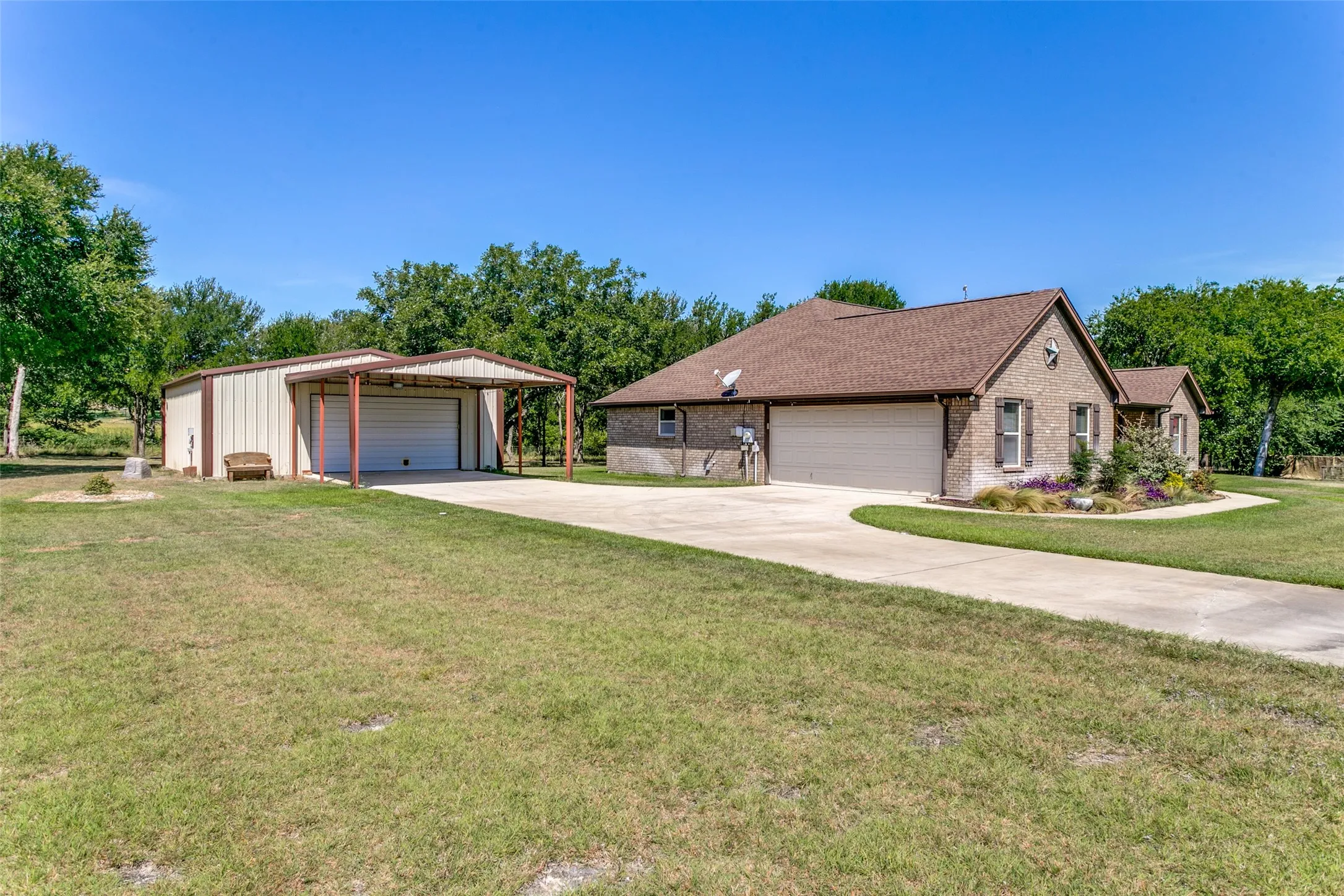 Single Family Residence For Sale in Parker County , 173 Miramar Circle, Weatherford, Texas 76085, 3 Bedrooms, 2 Bathrooms, 2 Garage spaces, 1,887 Sqft, built in 2009, Price $525,000, mls#21339756, Real Estate Agent in Weatherford, Homes For Sale in Parker county, Homes For Sale in Weatherford, Realtor in Weatherford Texas, Real Estate Brokerage Independent Realty Texas, Luminita Cordes Realtor