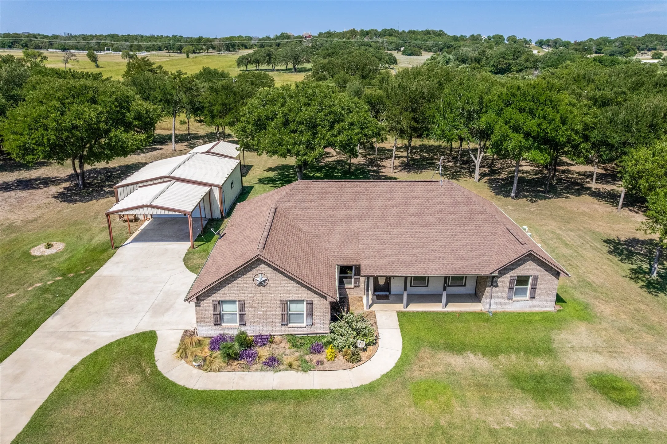 Single Family Residence For Sale in Parker County , 173 Miramar Circle, Weatherford, Texas 76085, 3 Bedrooms, 2 Bathrooms, 2 Garage spaces, 1,887 Sqft, built in 2009, Price $525,000, mls#21339756, Real Estate Agent in Weatherford, Homes For Sale in Parker county, Homes For Sale in Weatherford, Realtor in Weatherford Texas, Real Estate Brokerage Independent Realty Texas, Luminita Cordes Realtor