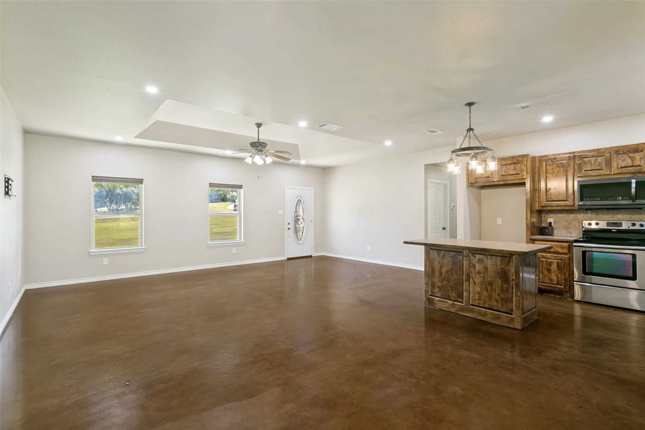 Single Family Residence For Sale in Parker County , 173 Miramar Circle, Weatherford, Texas 76085, 3 Bedrooms, 2 Bathrooms, 2 Garage spaces, 1,887 Sqft, built in 2009, Price $525,000, mls#21339756, Real Estate Agent in Weatherford, Homes For Sale in Parker county, Homes For Sale in Weatherford, Realtor in Weatherford Texas, Real Estate Brokerage Independent Realty Texas, Luminita Cordes Realtor