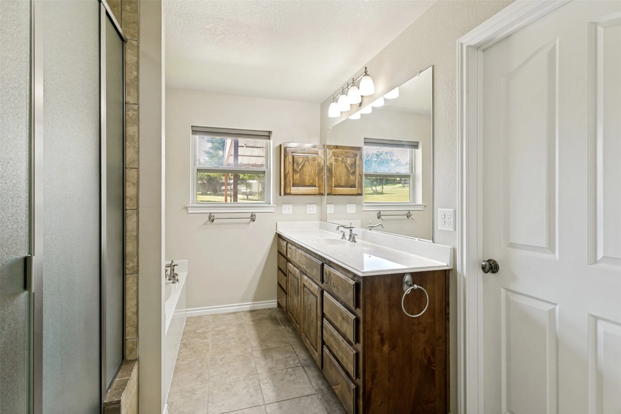 Single Family Residence For Sale in Parker County , 173 Miramar Circle, Weatherford, Texas 76085, 3 Bedrooms, 2 Bathrooms, 2 Garage spaces, 1,887 Sqft, built in 2009, Price $525,000, mls#21339756, Real Estate Agent in Weatherford, Homes For Sale in Parker county, Homes For Sale in Weatherford, Realtor in Weatherford Texas, Real Estate Brokerage Independent Realty Texas, Luminita Cordes Realtor