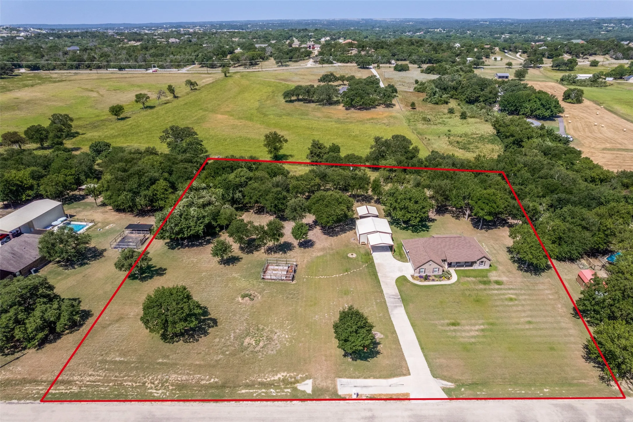 Single Family Residence For Sale in Parker County , 173 Miramar Circle, Weatherford, Texas 76085, 3 Bedrooms, 2 Bathrooms, 2 Garage spaces, 1,887 Sqft, built in 2009, Price $525,000, mls#21339756, Real Estate Agent in Weatherford, Homes For Sale in Parker county, Homes For Sale in Weatherford, Realtor in Weatherford Texas, Real Estate Brokerage Independent Realty Texas, Luminita Cordes Realtor