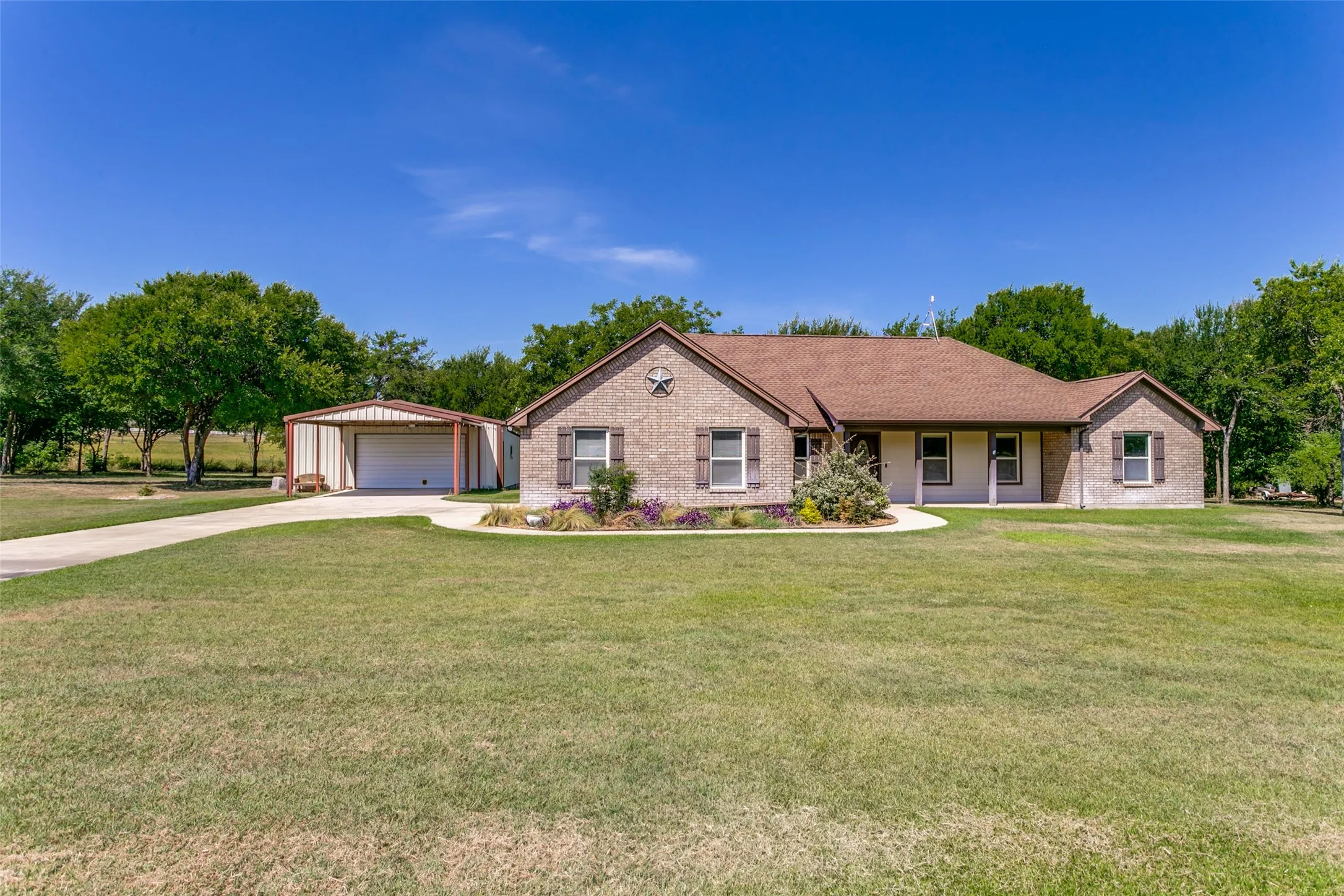 Single Family Residence For Sale in Parker County , 173 Miramar Circle, Weatherford, Texas 76085, 3 Bedrooms, 2 Bathrooms, 2 Garage spaces, 1,887 Sqft, built in 2009, Price $525,000, mls#21339756, Real Estate Agent in Weatherford, Homes For Sale in Parker county, Homes For Sale in Weatherford, Realtor in Weatherford Texas, Real Estate Brokerage Independent Realty Texas, Luminita Cordes Realtor