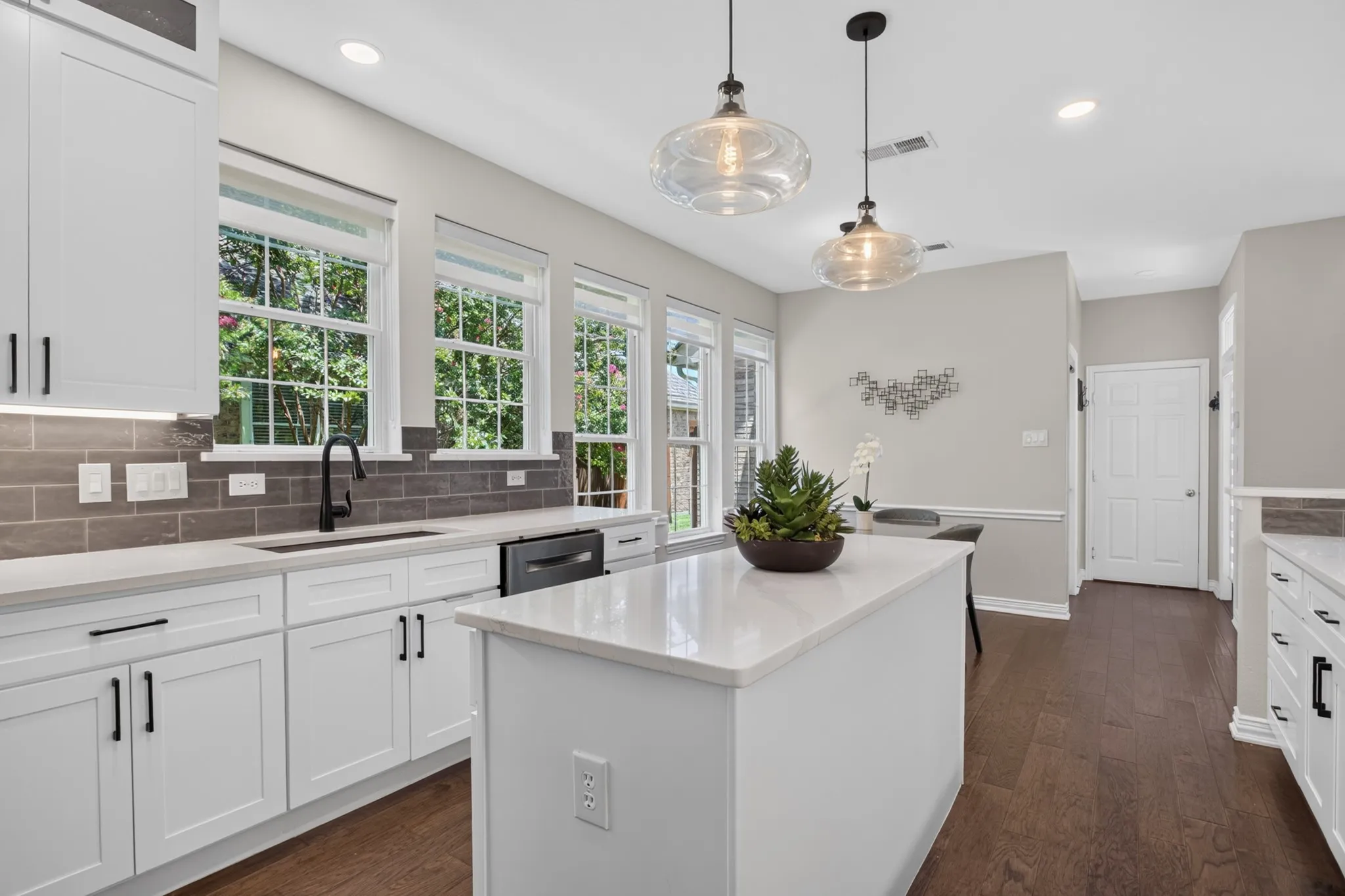Single Family Residence For Sale in Collin County , 8900 High Meadows Drive, Plano, Texas 75025, 5 Bedroom, 4 Bathroom, 2 Garage spaces, 3,036 Sqft, built in 1994, mls#21339813, Real Estate Agent in Plano, Homes For Sale in Collin county, Homes For Sale in Plano, Realtor in Plano Texas, Real Estate Brokerage Independent Realty Texas, Luminita Cordes Realtor