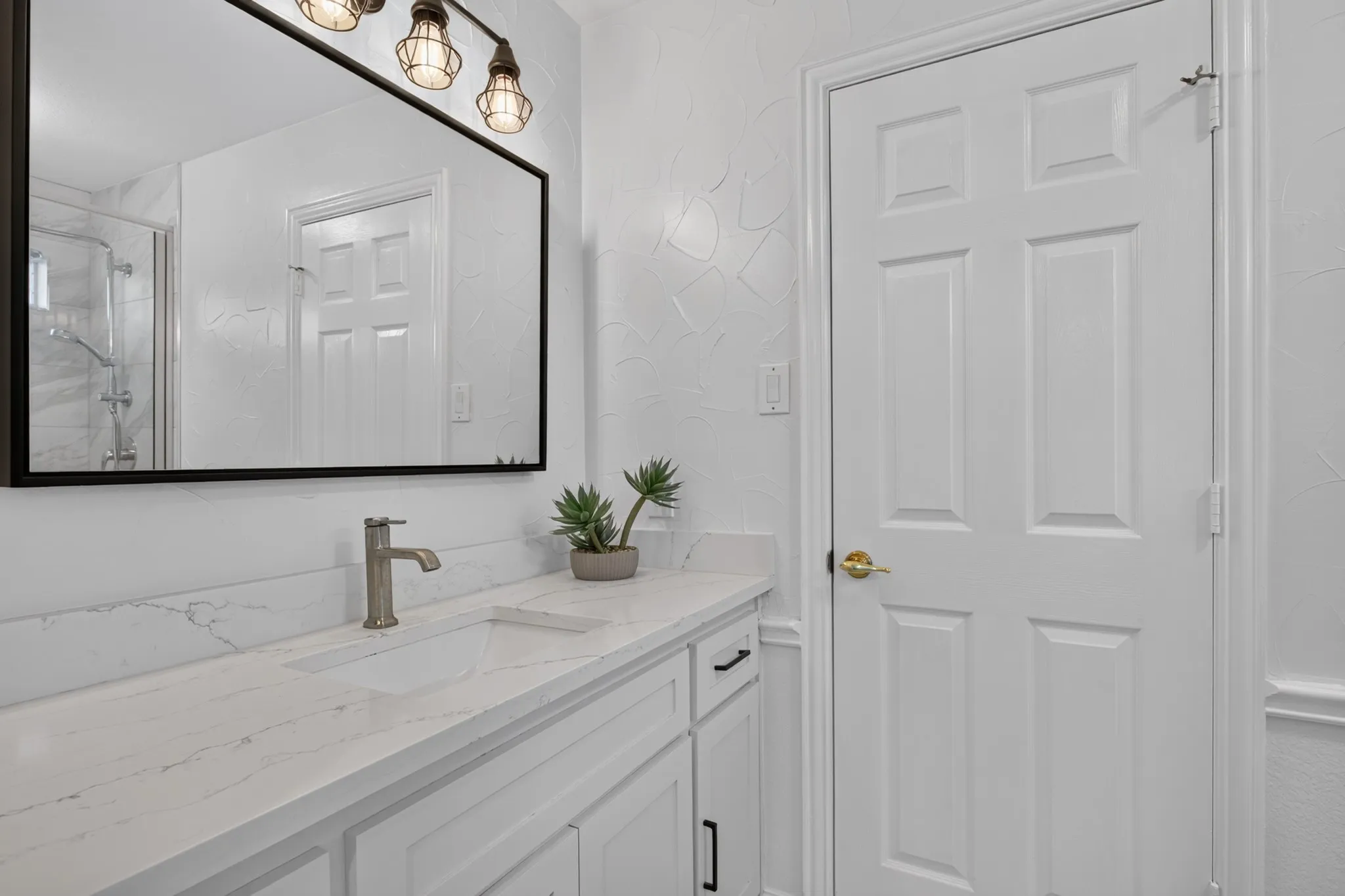 Single Family Residence For Sale in Collin County , 8900 High Meadows Drive, Plano, Texas 75025, 5 Bedroom, 4 Bathroom, 2 Garage spaces, 3,036 Sqft, built in 1994, mls#21339813, Real Estate Agent in Plano, Homes For Sale in Collin county, Homes For Sale in Plano, Realtor in Plano Texas, Real Estate Brokerage Independent Realty Texas, Luminita Cordes Realtor