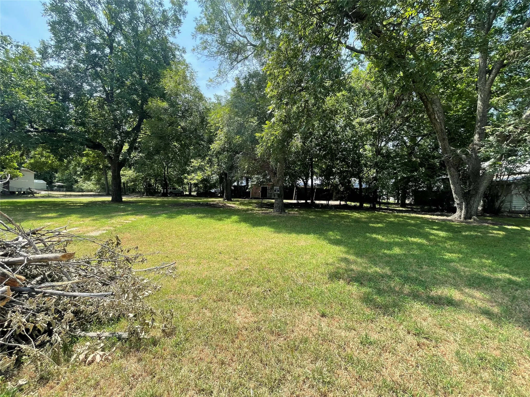 Single Family Residence For Sale in Lamar County , 317 SE 6th, Paris, Texas 75460, 2 Bedroom, 2 Bathroom, Garage spaces, 1,928 Sqft, built in 1950, mls#21344485, Real Estate Agent in Paris, Homes For Sale in Lamar county, Homes For Sale in Paris, Realtor in Paris Texas, Real Estate Brokerage Independent Realty Texas, Luminita Cordes Realtor