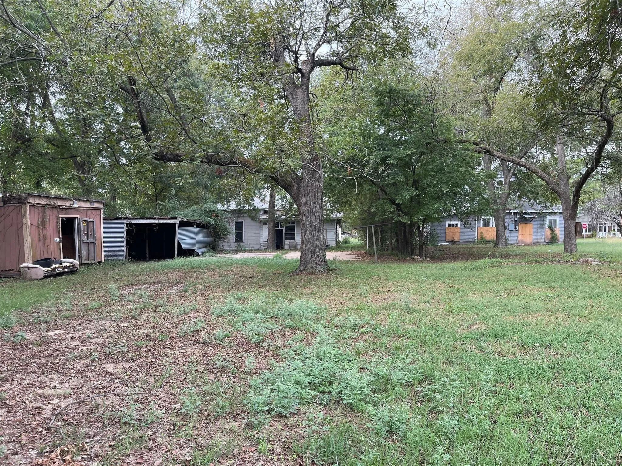 Single Family Residence For Sale in Lamar County , 317 SE 6th, Paris, Texas 75460, 2 Bedroom, 2 Bathroom, Garage spaces, 1,928 Sqft, built in 1950, mls#21344485, Real Estate Agent in Paris, Homes For Sale in Lamar county, Homes For Sale in Paris, Realtor in Paris Texas, Real Estate Brokerage Independent Realty Texas, Luminita Cordes Realtor