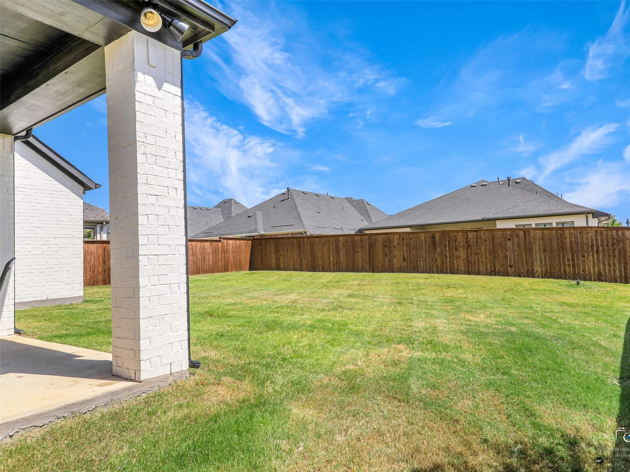 Do you envision a resort-style pool, outdoor kitchen, garden, or play space?  This backyard is large enough to accomodate all of these!
