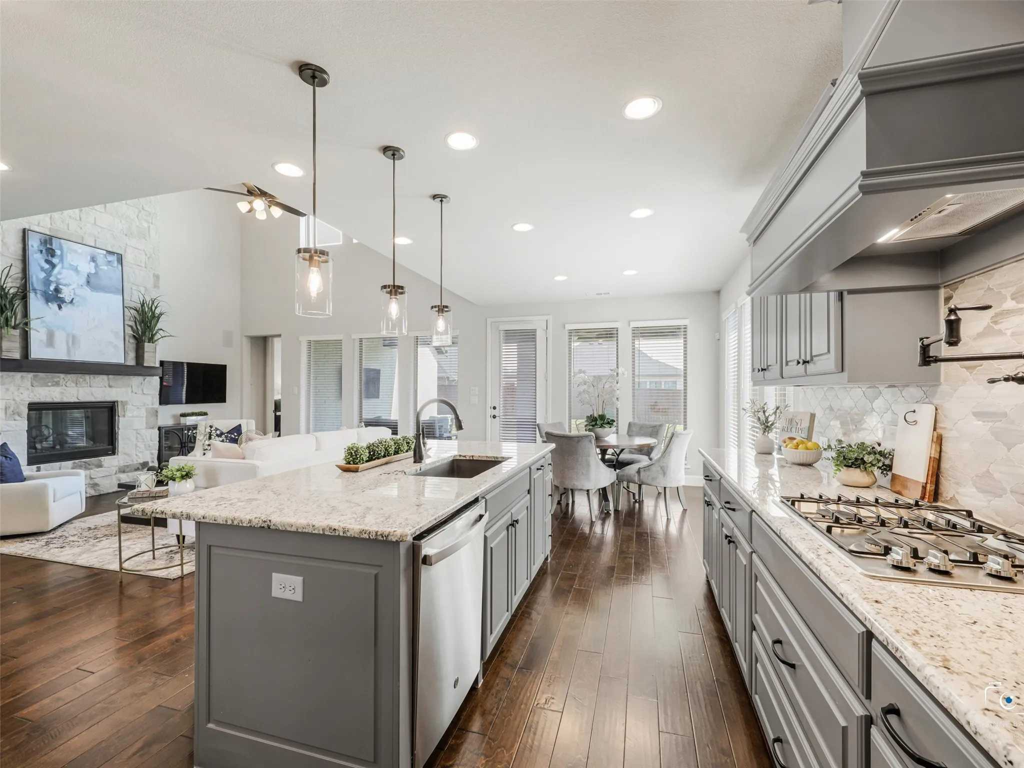 Gas Cooktop, pot filler, upgraded lighting