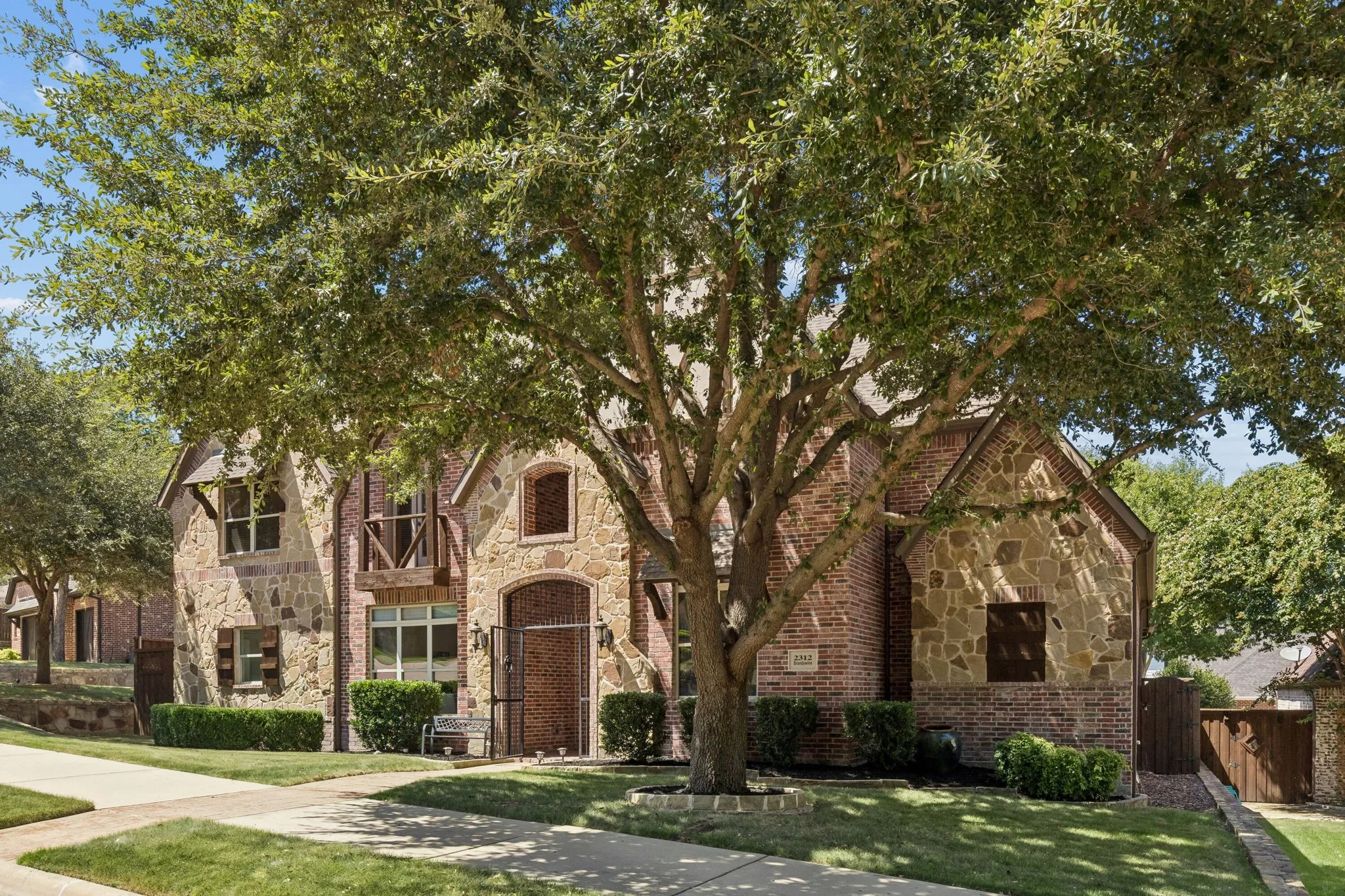 Single Family Residence For Sale in Collin County , 2312 Brandywine, Mc Kinney, Texas 75070, 4 Bedroom, 5 Bathroom, 3 Garage spaces, 4,019 Sqft, built in 2006, mls#21344338, Real Estate Agent in Mc Kinney, Homes For Sale in Collin county, Homes For Sale in Mc Kinney, Realtor in Mc Kinney Texas, Real Estate Brokerage Independent Realty Texas, Luminita Cordes Realtor