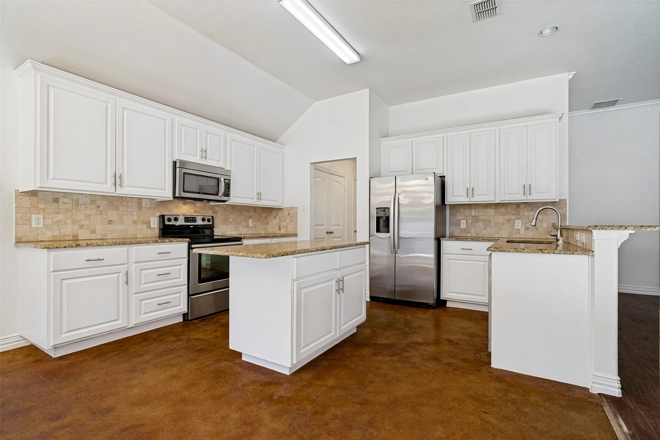 Single Family Residence For Sale in Parker County , 223 Carriage Drive, Willow Park, Texas 76087, 4 Bedroom, 2 Bathroom, 2 Garage spaces, 2,042 Sqft, built in 2012, mls#21343085, Real Estate Agent in Willow Park, Homes For Sale in Parker county, Homes For Sale in Willow Park, Realtor in Willow Park Texas, Real Estate Brokerage Independent Realty Texas, Luminita Cordes Realtor