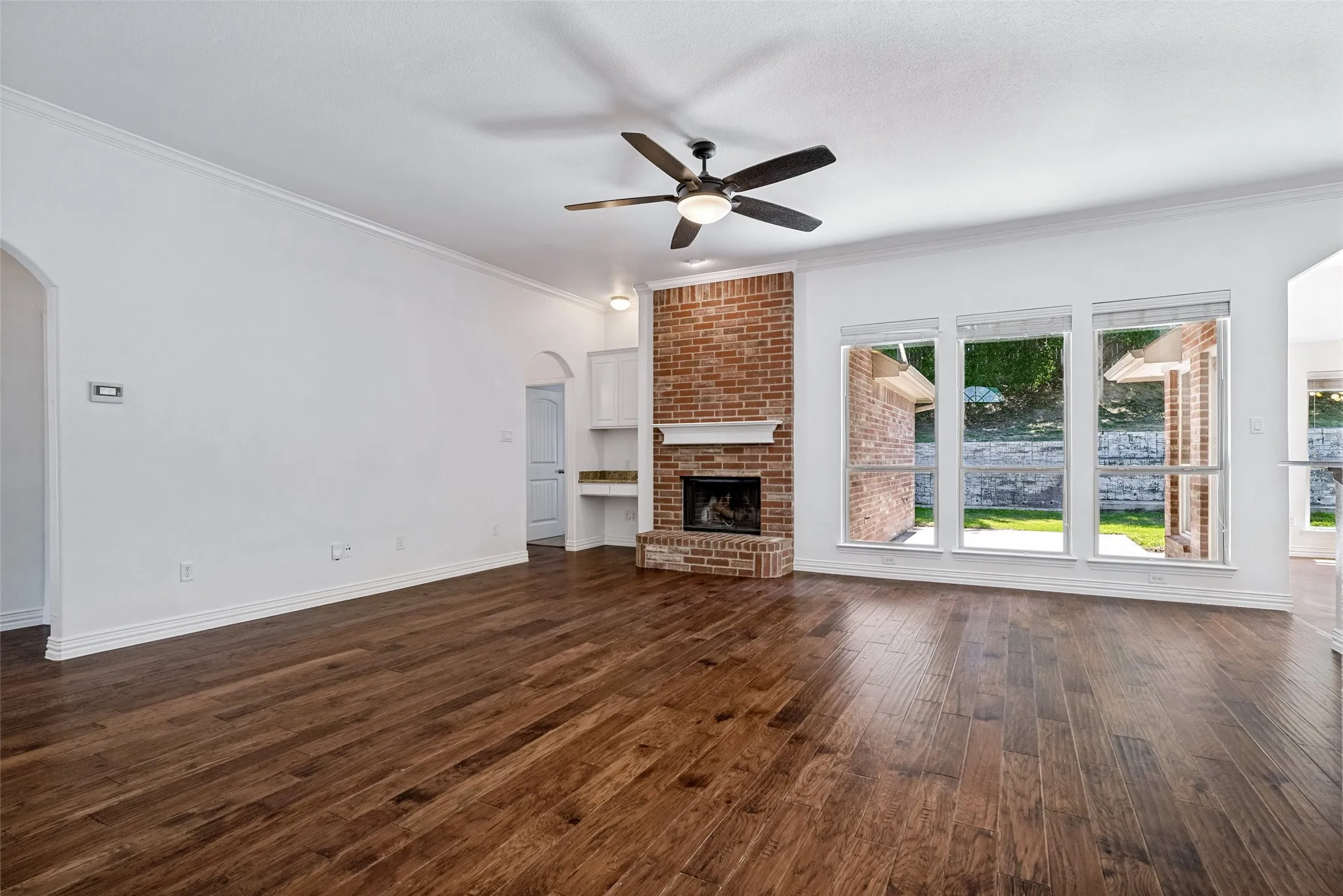 Single Family Residence For Sale in Parker County , 223 Carriage Drive, Willow Park, Texas 76087, 4 Bedroom, 2 Bathroom, 2 Garage spaces, 2,042 Sqft, built in 2012, mls#21343085, Real Estate Agent in Willow Park, Homes For Sale in Parker county, Homes For Sale in Willow Park, Realtor in Willow Park Texas, Real Estate Brokerage Independent Realty Texas, Luminita Cordes Realtor