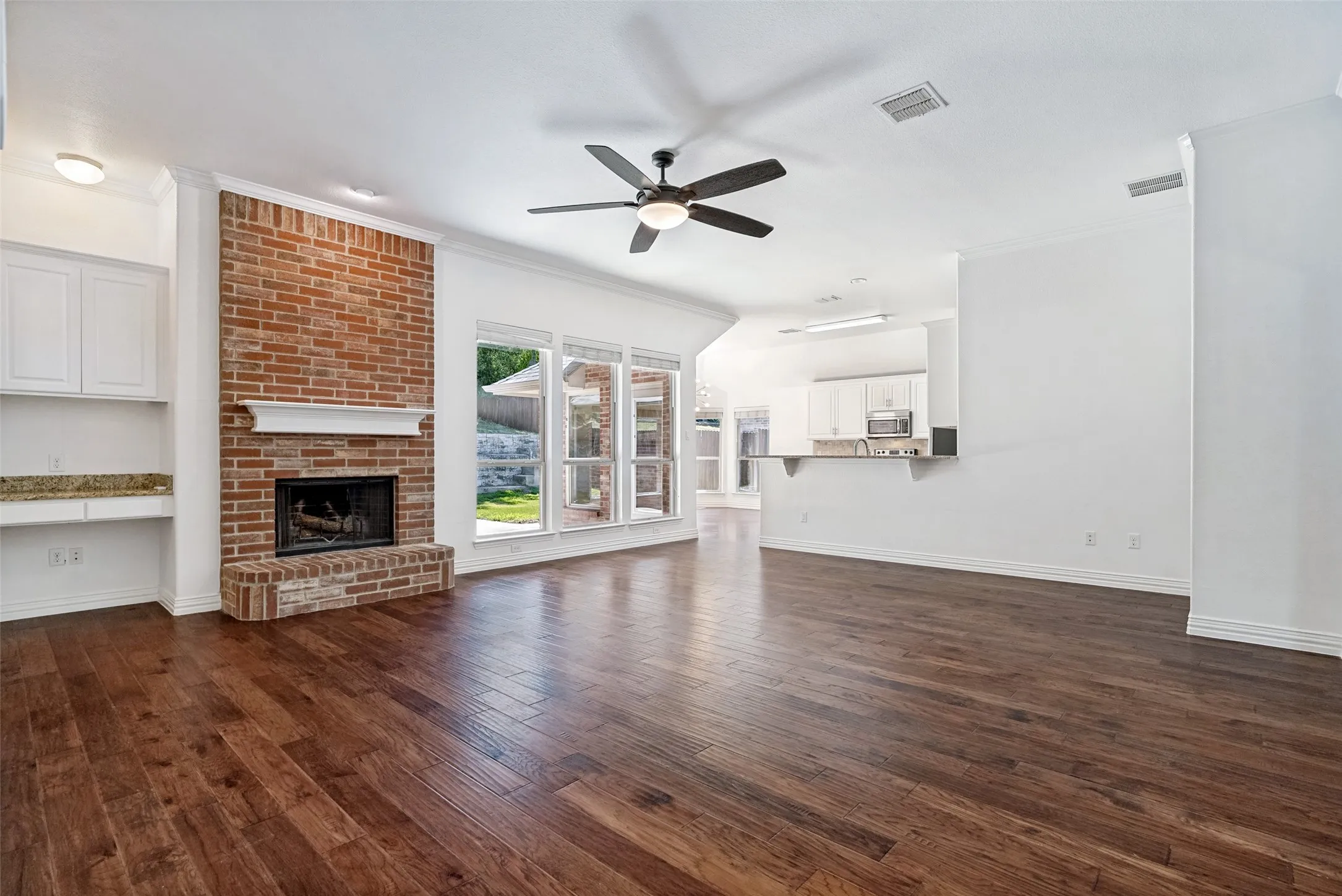 Single Family Residence For Sale in Parker County , 223 Carriage Drive, Willow Park, Texas 76087, 4 Bedroom, 2 Bathroom, 2 Garage spaces, 2,042 Sqft, built in 2012, mls#21343085, Real Estate Agent in Willow Park, Homes For Sale in Parker county, Homes For Sale in Willow Park, Realtor in Willow Park Texas, Real Estate Brokerage Independent Realty Texas, Luminita Cordes Realtor