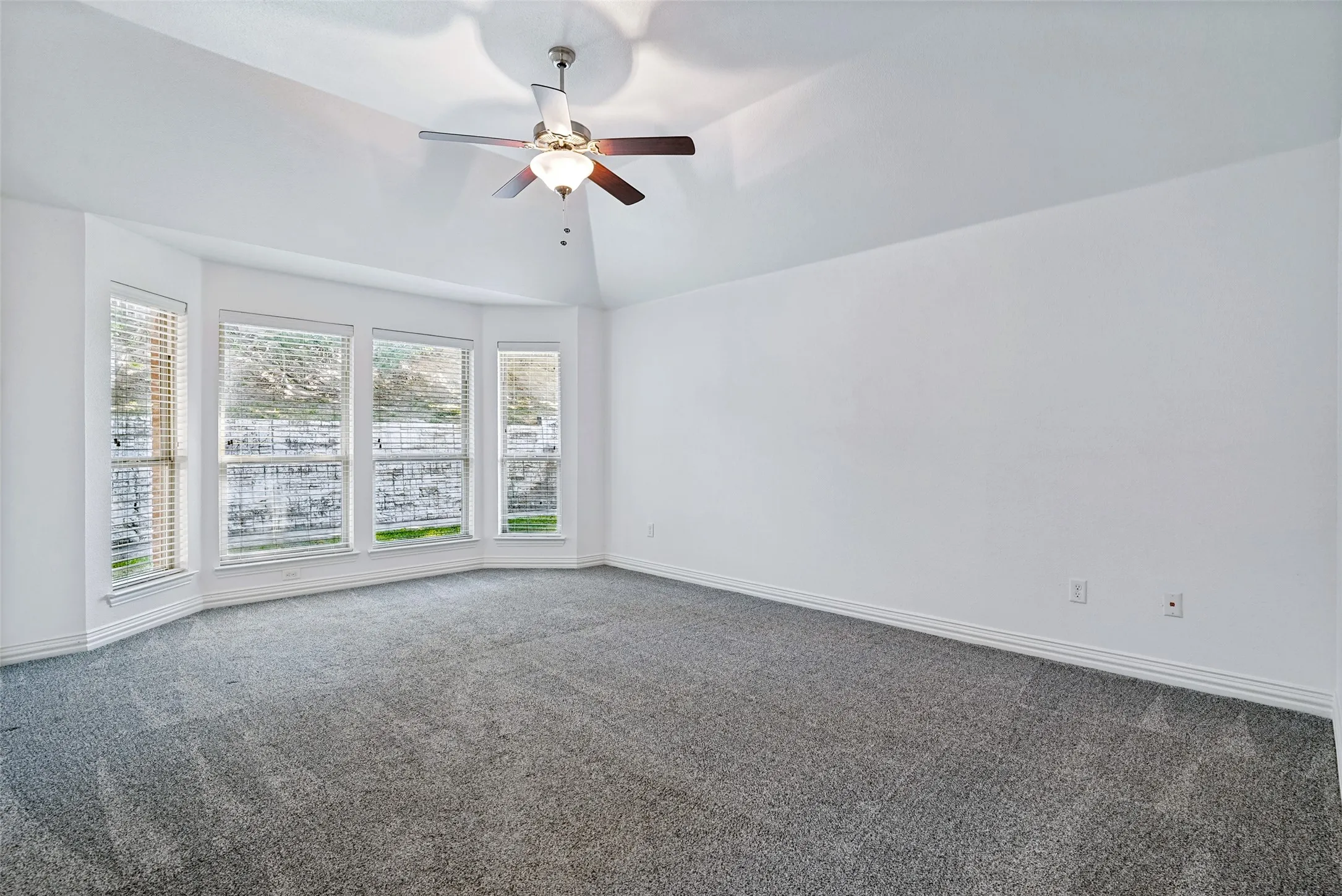 Single Family Residence For Sale in Parker County , 223 Carriage Drive, Willow Park, Texas 76087, 4 Bedroom, 2 Bathroom, 2 Garage spaces, 2,042 Sqft, built in 2012, mls#21343085, Real Estate Agent in Willow Park, Homes For Sale in Parker county, Homes For Sale in Willow Park, Realtor in Willow Park Texas, Real Estate Brokerage Independent Realty Texas, Luminita Cordes Realtor