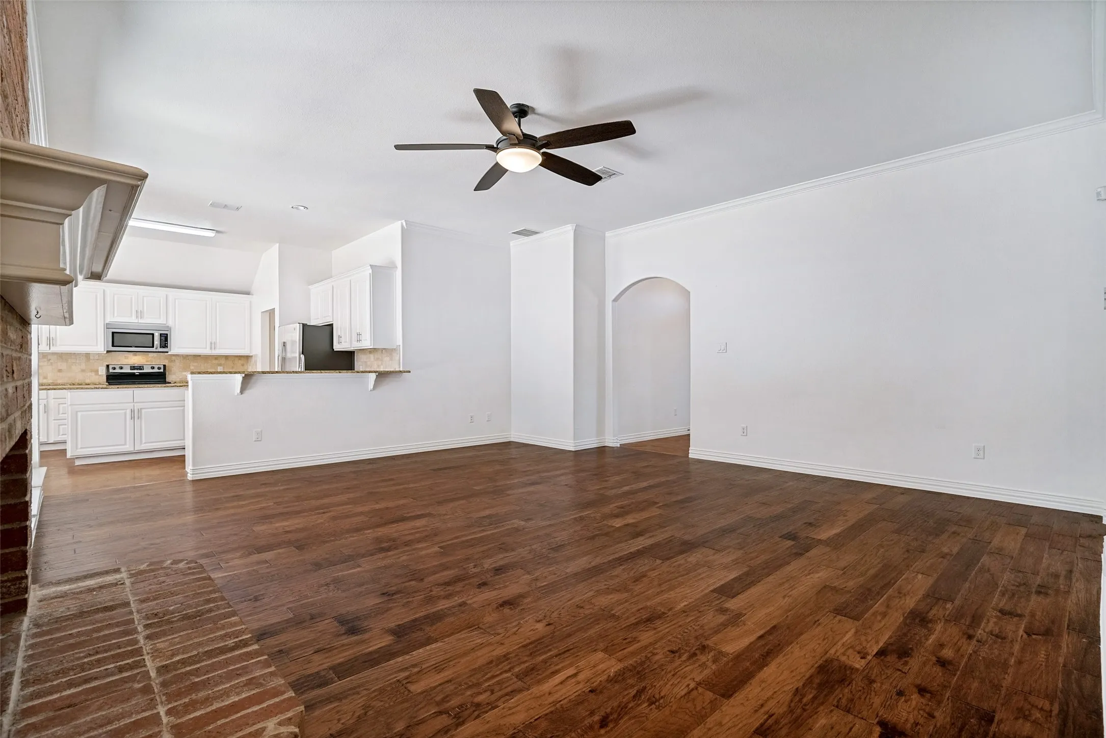 Single Family Residence For Sale in Parker County , 223 Carriage Drive, Willow Park, Texas 76087, 4 Bedroom, 2 Bathroom, 2 Garage spaces, 2,042 Sqft, built in 2012, mls#21343085, Real Estate Agent in Willow Park, Homes For Sale in Parker county, Homes For Sale in Willow Park, Realtor in Willow Park Texas, Real Estate Brokerage Independent Realty Texas, Luminita Cordes Realtor