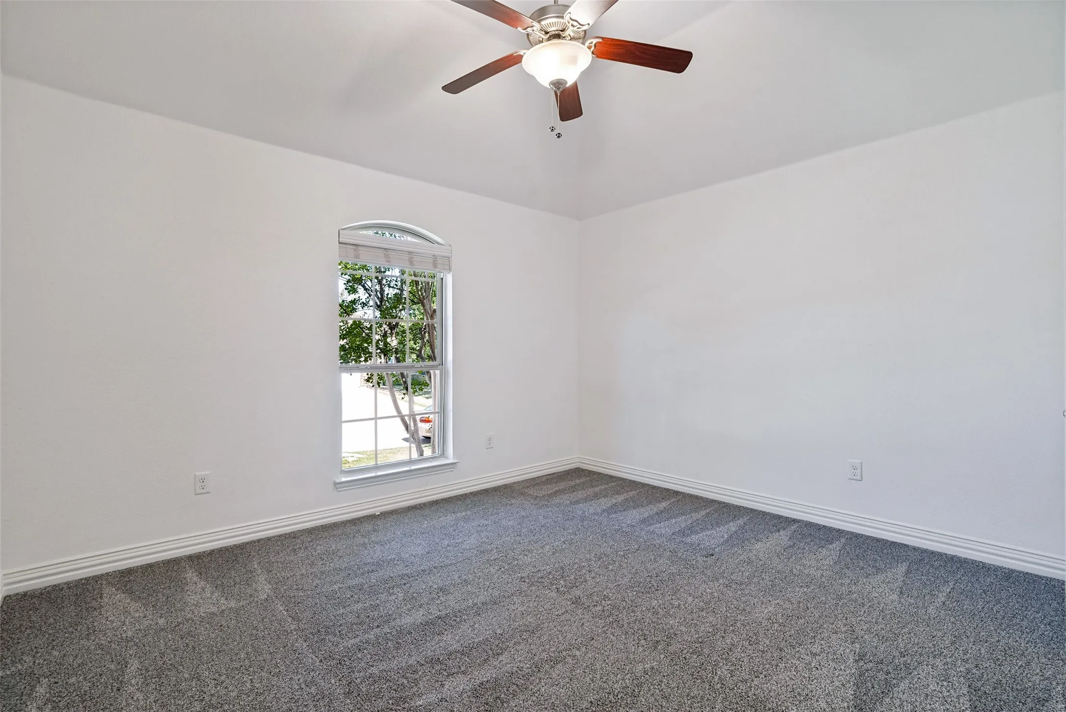 Single Family Residence For Sale in Parker County , 223 Carriage Drive, Willow Park, Texas 76087, 4 Bedroom, 2 Bathroom, 2 Garage spaces, 2,042 Sqft, built in 2012, mls#21343085, Real Estate Agent in Willow Park, Homes For Sale in Parker county, Homes For Sale in Willow Park, Realtor in Willow Park Texas, Real Estate Brokerage Independent Realty Texas, Luminita Cordes Realtor