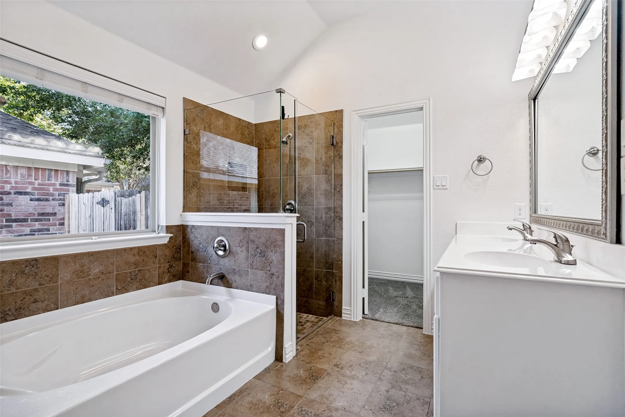 Single Family Residence For Sale in Parker County , 223 Carriage Drive, Willow Park, Texas 76087, 4 Bedroom, 2 Bathroom, 2 Garage spaces, 2,042 Sqft, built in 2012, mls#21343085, Real Estate Agent in Willow Park, Homes For Sale in Parker county, Homes For Sale in Willow Park, Realtor in Willow Park Texas, Real Estate Brokerage Independent Realty Texas, Luminita Cordes Realtor