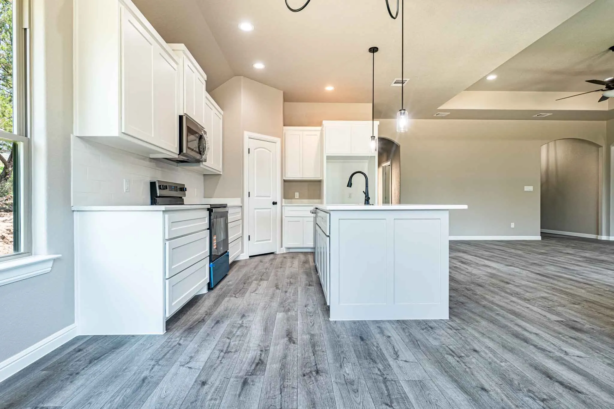 Single Family Residence For Sale in Hood County , 1017 Mojave Trail, Granbury, Texas 76048, 4 Bedroom, 2 Bathroom, 2 Garage spaces, 1,916 Sqft, built in 2026, mls#21342611, Real Estate Agent in Granbury, Homes For Sale in Hood county, Homes For Sale in Granbury, Realtor in Granbury Texas, Real Estate Brokerage Independent Realty Texas, Luminita Cordes Realtor