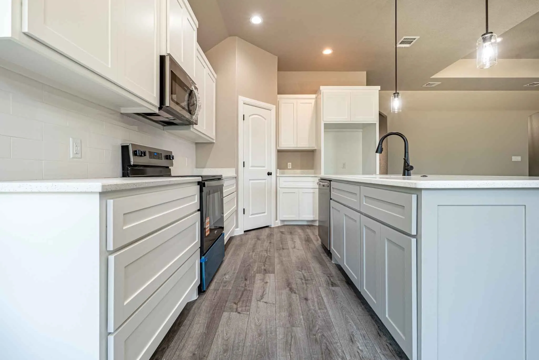 Single Family Residence For Sale in Hood County , 1017 Mojave Trail, Granbury, Texas 76048, 4 Bedroom, 2 Bathroom, 2 Garage spaces, 1,916 Sqft, built in 2026, mls#21342611, Real Estate Agent in Granbury, Homes For Sale in Hood county, Homes For Sale in Granbury, Realtor in Granbury Texas, Real Estate Brokerage Independent Realty Texas, Luminita Cordes Realtor