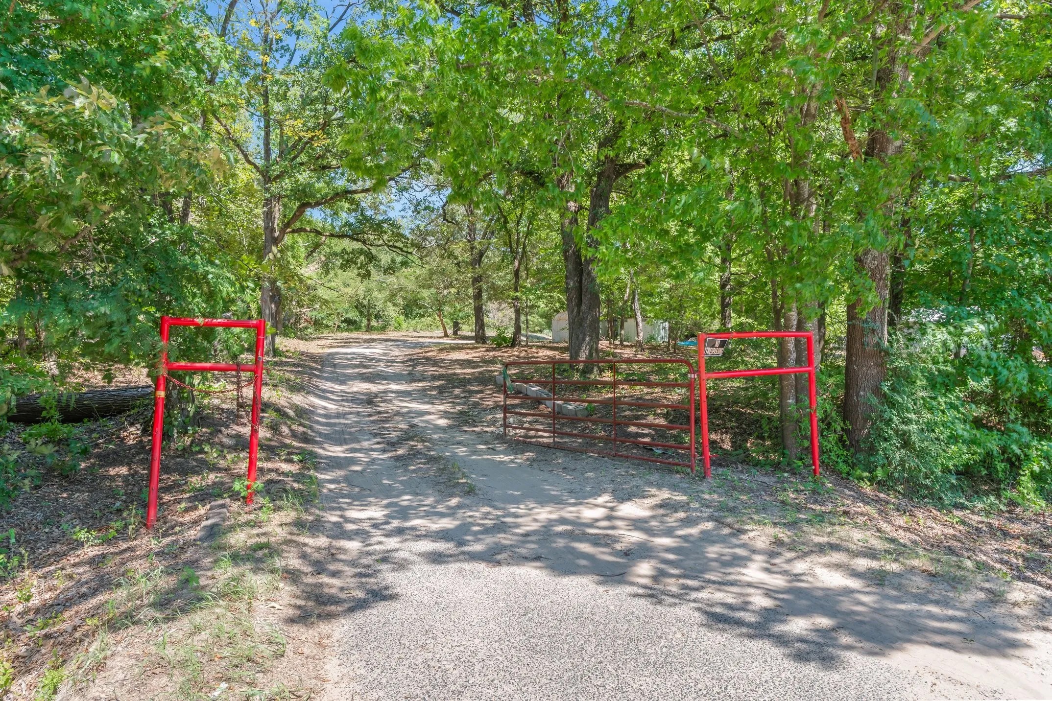 Single Family Residence For Sale in Van Zandt County , 16973 FM 773, Ben Wheeler, Texas 75754, 3 Bedroom, 2 Bathroom, Garage spaces, 1,824 Sqft, built in 1975, mls#21344519, Real Estate Agent in Ben Wheeler, Homes For Sale in Van Zandt county, Homes For Sale in Ben Wheeler, Realtor in Ben Wheeler Texas, Real Estate Brokerage Independent Realty Texas, Luminita Cordes Realtor
