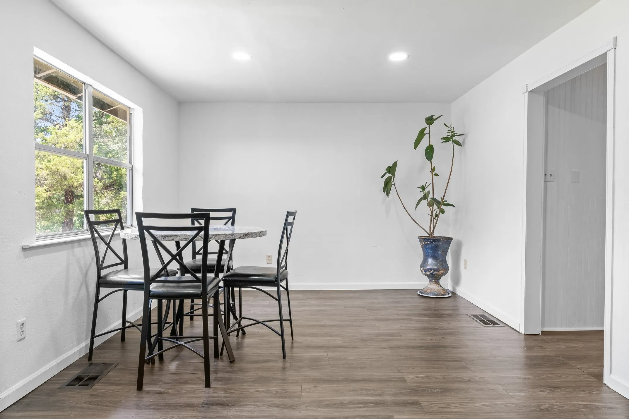 Single Family Residence For Sale in Van Zandt County , 16973 FM 773, Ben Wheeler, Texas 75754, 3 Bedroom, 2 Bathroom, Garage spaces, 1,824 Sqft, built in 1975, mls#21344519, Real Estate Agent in Ben Wheeler, Homes For Sale in Van Zandt county, Homes For Sale in Ben Wheeler, Realtor in Ben Wheeler Texas, Real Estate Brokerage Independent Realty Texas, Luminita Cordes Realtor