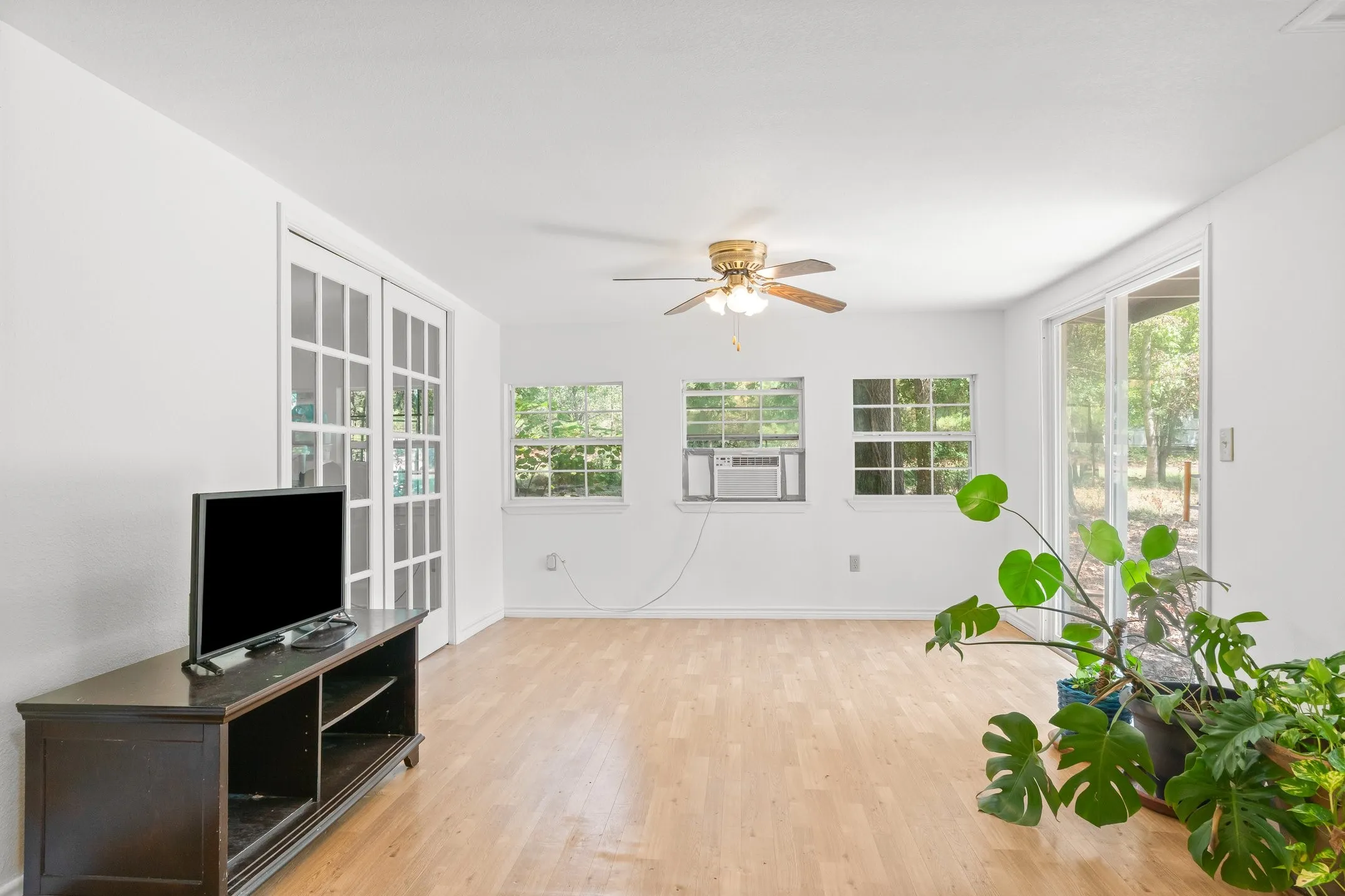 Single Family Residence For Sale in Van Zandt County , 16973 FM 773, Ben Wheeler, Texas 75754, 3 Bedroom, 2 Bathroom, Garage spaces, 1,824 Sqft, built in 1975, mls#21344519, Real Estate Agent in Ben Wheeler, Homes For Sale in Van Zandt county, Homes For Sale in Ben Wheeler, Realtor in Ben Wheeler Texas, Real Estate Brokerage Independent Realty Texas, Luminita Cordes Realtor