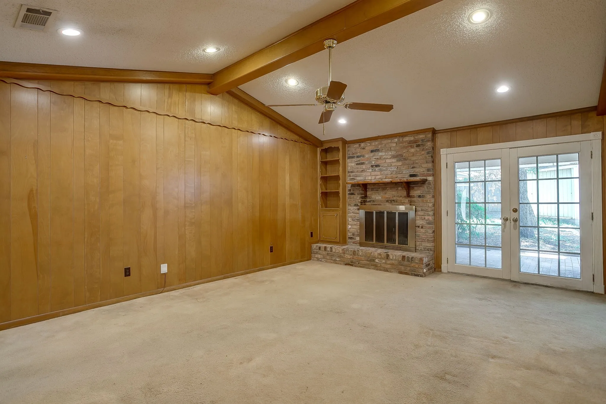 Single Family Residence For Sale in Tarrant County , 3410 Woodford Drive, Arlington, Texas 76013, 4 Bedroom, 3 Bathroom, 2 Garage spaces, 2,433 Sqft, built in 1968, mls#21339951, Real Estate Agent in Arlington, Homes For Sale in Tarrant county, Homes For Sale in Arlington, Realtor in Arlington Texas, Real Estate Brokerage Independent Realty Texas, Luminita Cordes Realtor