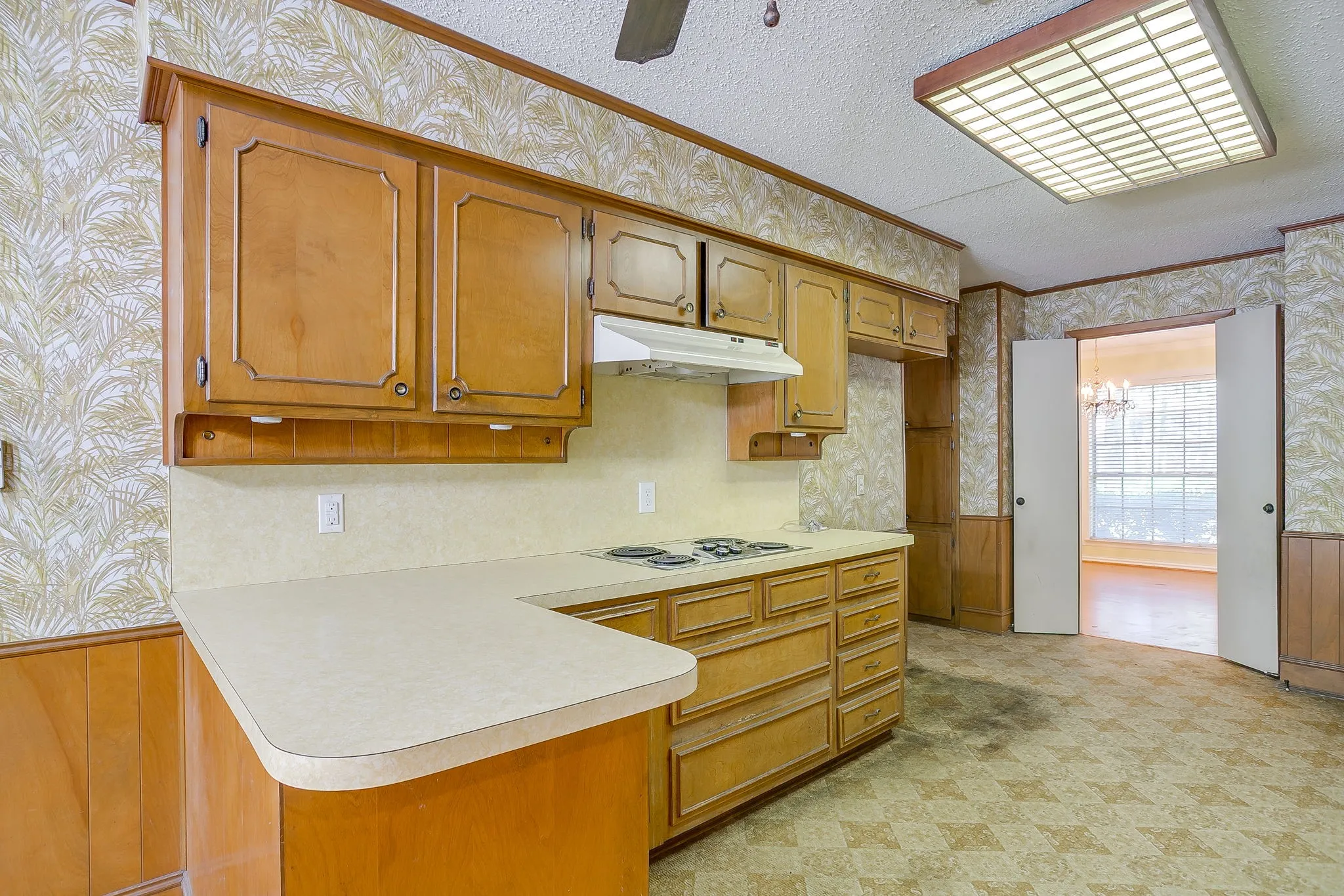Single Family Residence For Sale in Tarrant County , 3410 Woodford Drive, Arlington, Texas 76013, 4 Bedroom, 3 Bathroom, 2 Garage spaces, 2,433 Sqft, built in 1968, mls#21339951, Real Estate Agent in Arlington, Homes For Sale in Tarrant county, Homes For Sale in Arlington, Realtor in Arlington Texas, Real Estate Brokerage Independent Realty Texas, Luminita Cordes Realtor