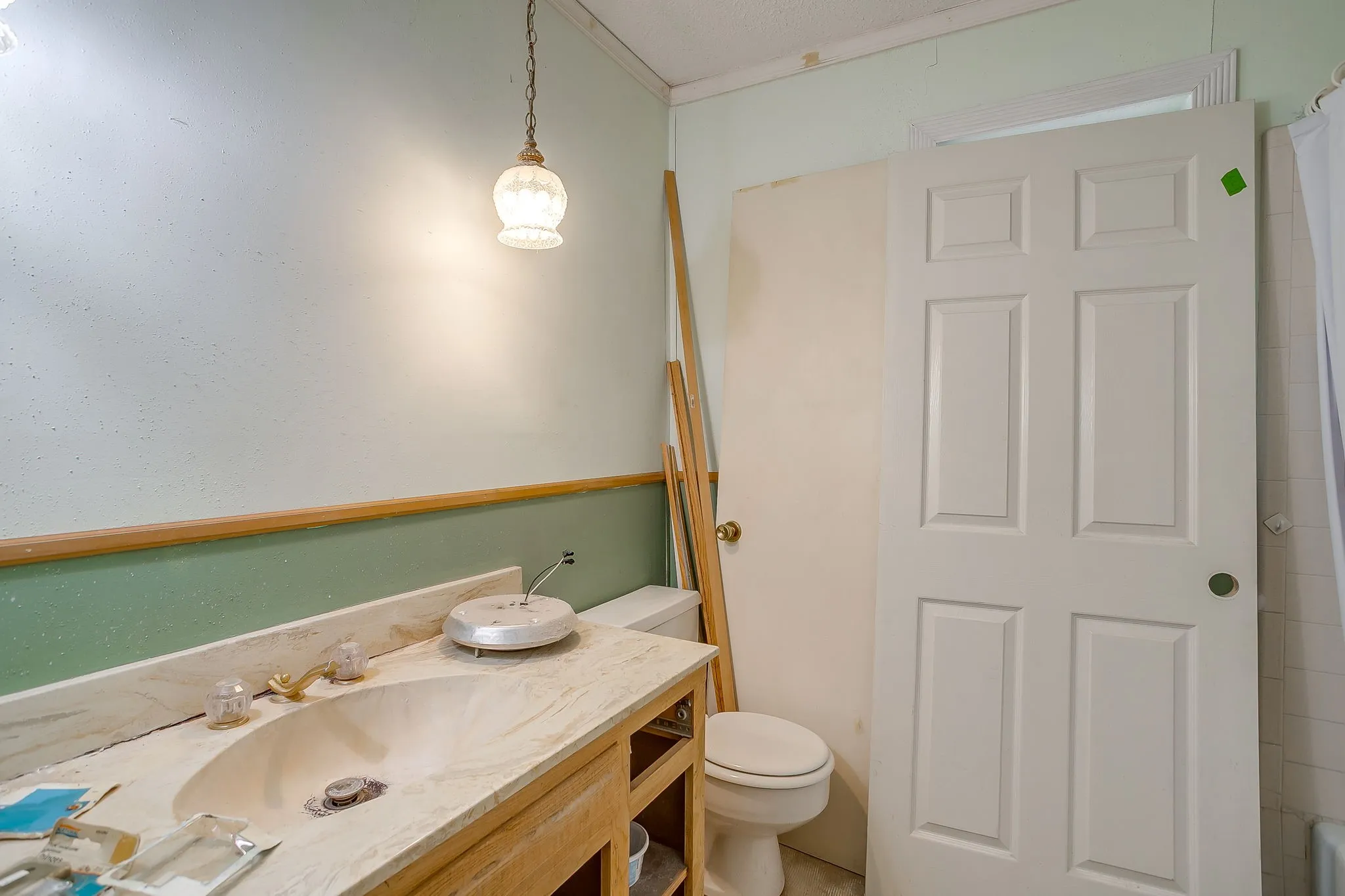Single Family Residence For Sale in Tarrant County , 3410 Woodford Drive, Arlington, Texas 76013, 4 Bedroom, 3 Bathroom, 2 Garage spaces, 2,433 Sqft, built in 1968, mls#21339951, Real Estate Agent in Arlington, Homes For Sale in Tarrant county, Homes For Sale in Arlington, Realtor in Arlington Texas, Real Estate Brokerage Independent Realty Texas, Luminita Cordes Realtor