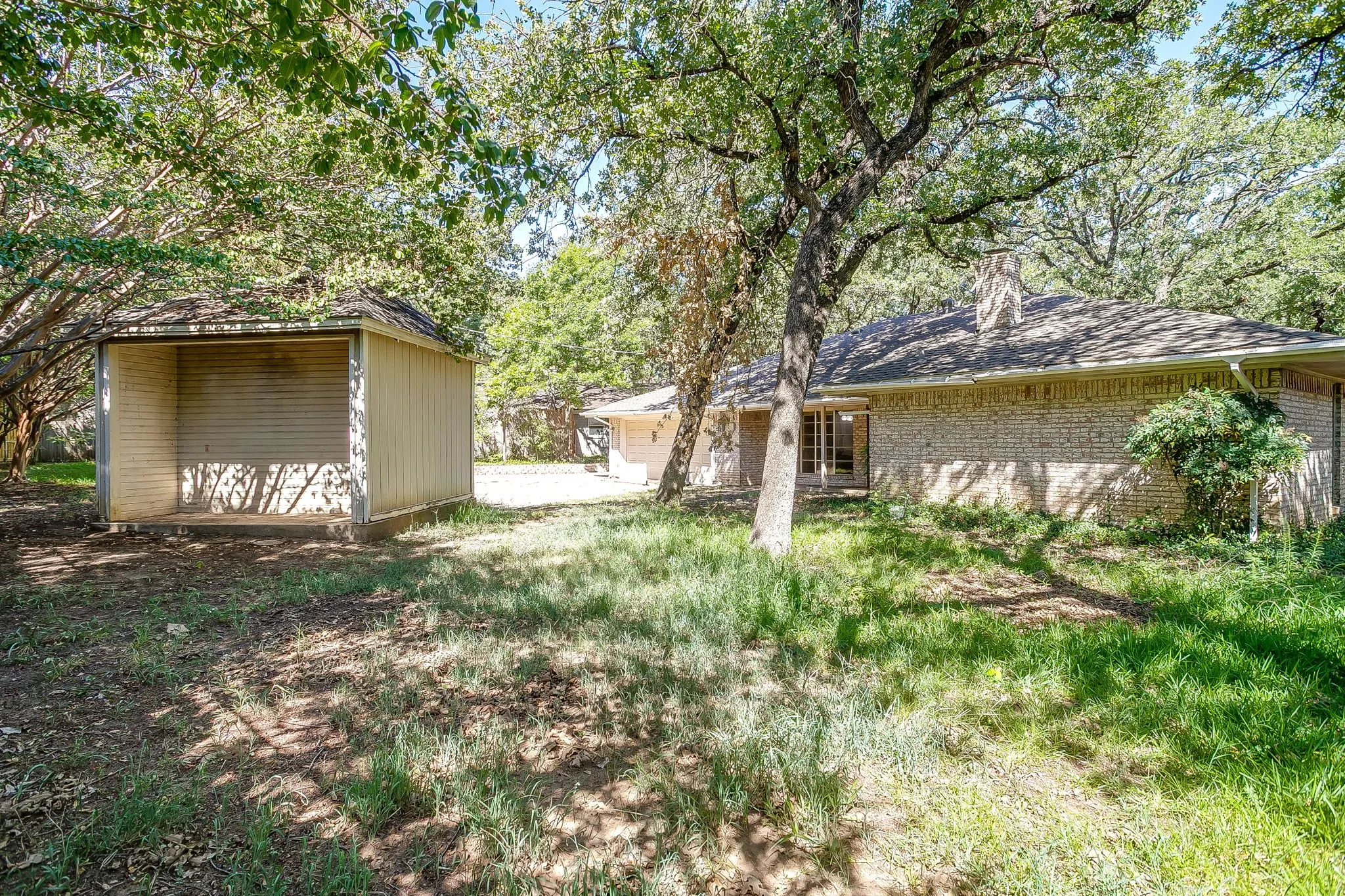 Single Family Residence For Sale in Tarrant County , 3410 Woodford Drive, Arlington, Texas 76013, 4 Bedroom, 3 Bathroom, 2 Garage spaces, 2,433 Sqft, built in 1968, mls#21339951, Real Estate Agent in Arlington, Homes For Sale in Tarrant county, Homes For Sale in Arlington, Realtor in Arlington Texas, Real Estate Brokerage Independent Realty Texas, Luminita Cordes Realtor