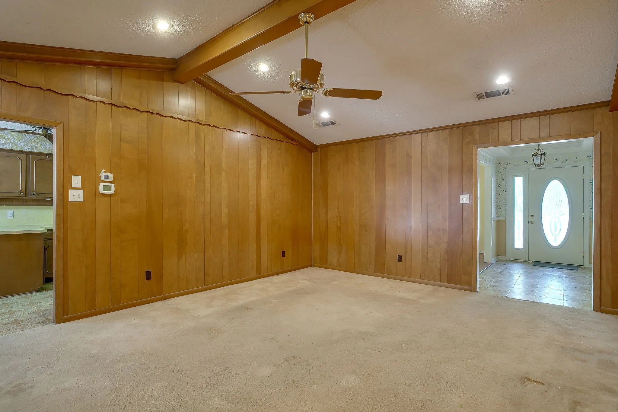 Single Family Residence For Sale in Tarrant County , 3410 Woodford Drive, Arlington, Texas 76013, 4 Bedroom, 3 Bathroom, 2 Garage spaces, 2,433 Sqft, built in 1968, mls#21339951, Real Estate Agent in Arlington, Homes For Sale in Tarrant county, Homes For Sale in Arlington, Realtor in Arlington Texas, Real Estate Brokerage Independent Realty Texas, Luminita Cordes Realtor