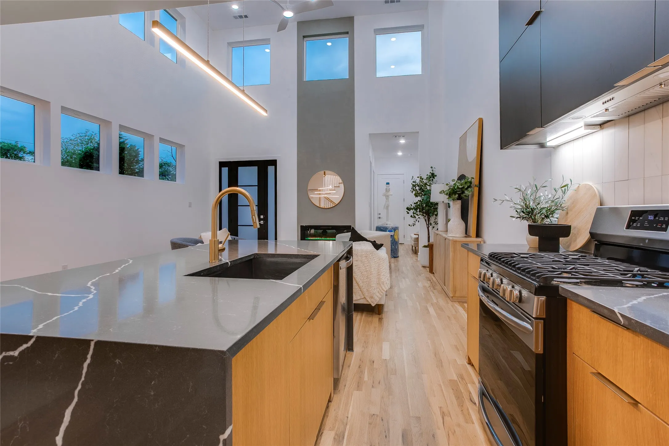 Single Family Residence For Rent in Dallas County , 2313 S Vernon Avenue, Dallas, Texas 75224, 3 Bedroom, 4 Bathroom, 1 Garage spaces, 2,000 Sqft, built in 2025, mls#21344141, Real Estate Agent in Dallas, Homes For Rent in Dallas county, Homes For Rent in Dallas, Realtor in Dallas Texas, Real Estate Brokerage Independent Realty Texas, Luminita Cordes Realtor