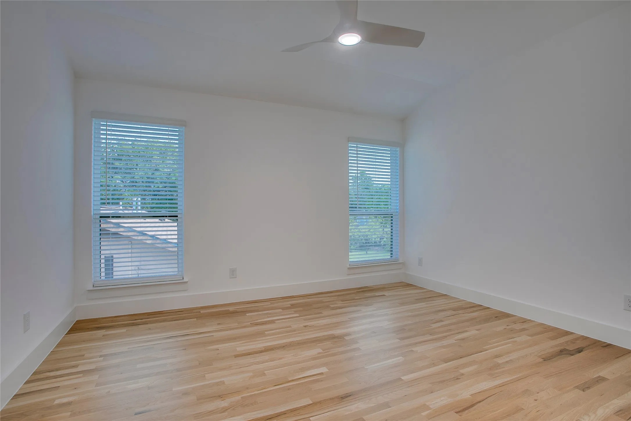 Single Family Residence For Rent in Dallas County , 2313 S Vernon Avenue, Dallas, Texas 75224, 3 Bedroom, 4 Bathroom, 1 Garage spaces, 2,000 Sqft, built in 2025, mls#21344141, Real Estate Agent in Dallas, Homes For Rent in Dallas county, Homes For Rent in Dallas, Realtor in Dallas Texas, Real Estate Brokerage Independent Realty Texas, Luminita Cordes Realtor