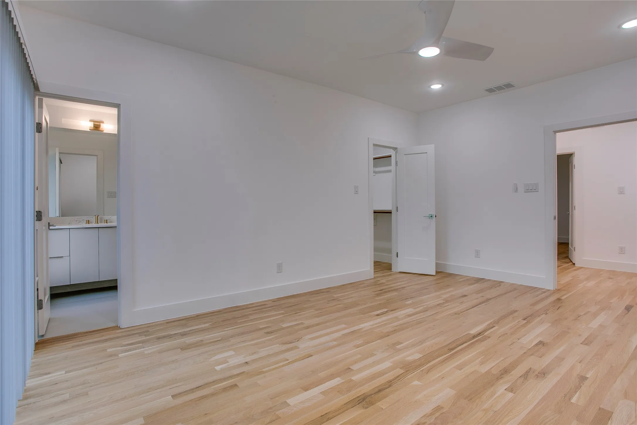 Single Family Residence For Rent in Dallas County , 2313 S Vernon Avenue, Dallas, Texas 75224, 3 Bedroom, 4 Bathroom, 1 Garage spaces, 2,000 Sqft, built in 2025, mls#21344141, Real Estate Agent in Dallas, Homes For Rent in Dallas county, Homes For Rent in Dallas, Realtor in Dallas Texas, Real Estate Brokerage Independent Realty Texas, Luminita Cordes Realtor