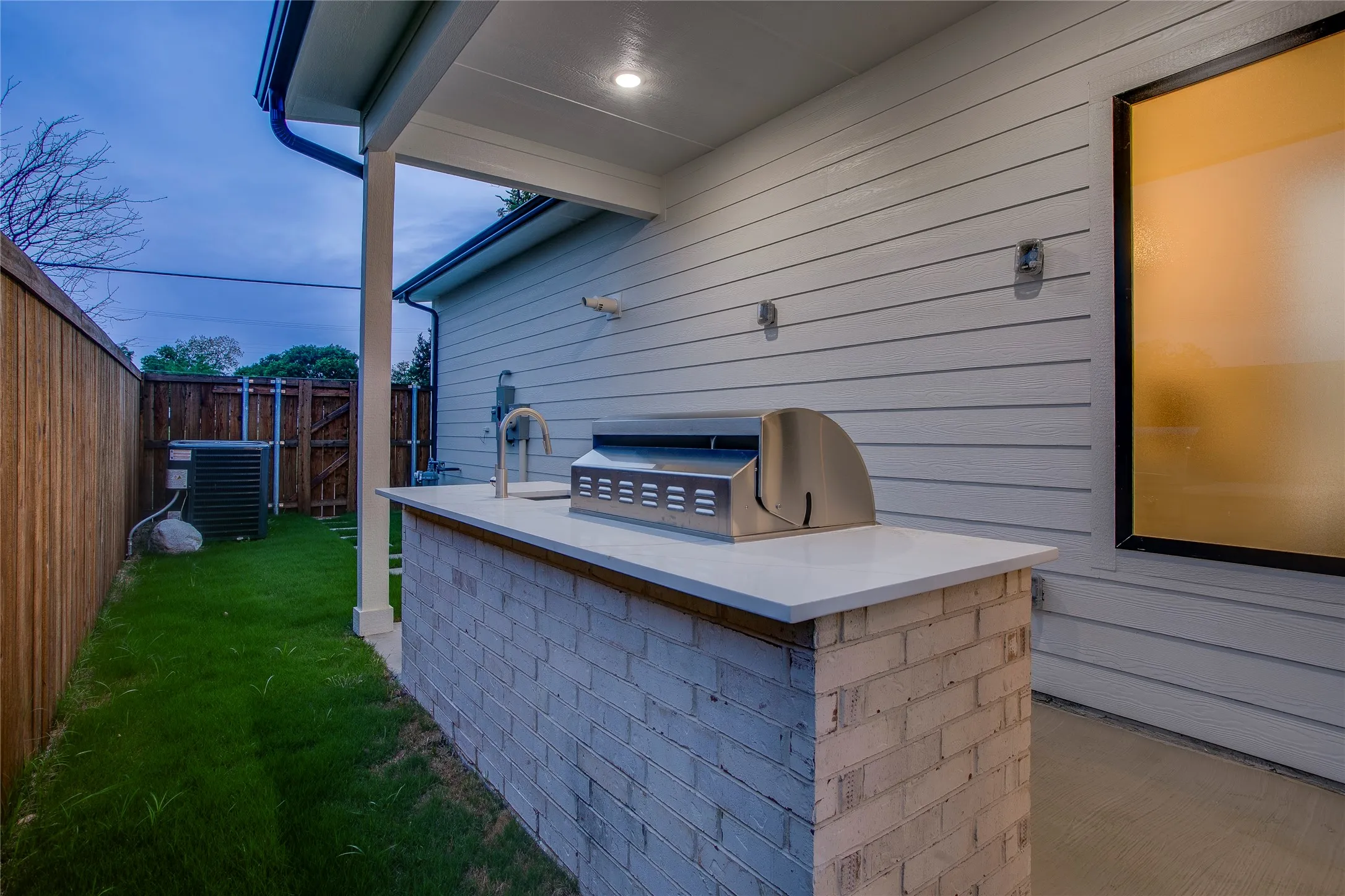 Single Family Residence For Rent in Dallas County , 2313 S Vernon Avenue, Dallas, Texas 75224, 3 Bedroom, 4 Bathroom, 1 Garage spaces, 2,000 Sqft, built in 2025, mls#21344141, Real Estate Agent in Dallas, Homes For Rent in Dallas county, Homes For Rent in Dallas, Realtor in Dallas Texas, Real Estate Brokerage Independent Realty Texas, Luminita Cordes Realtor