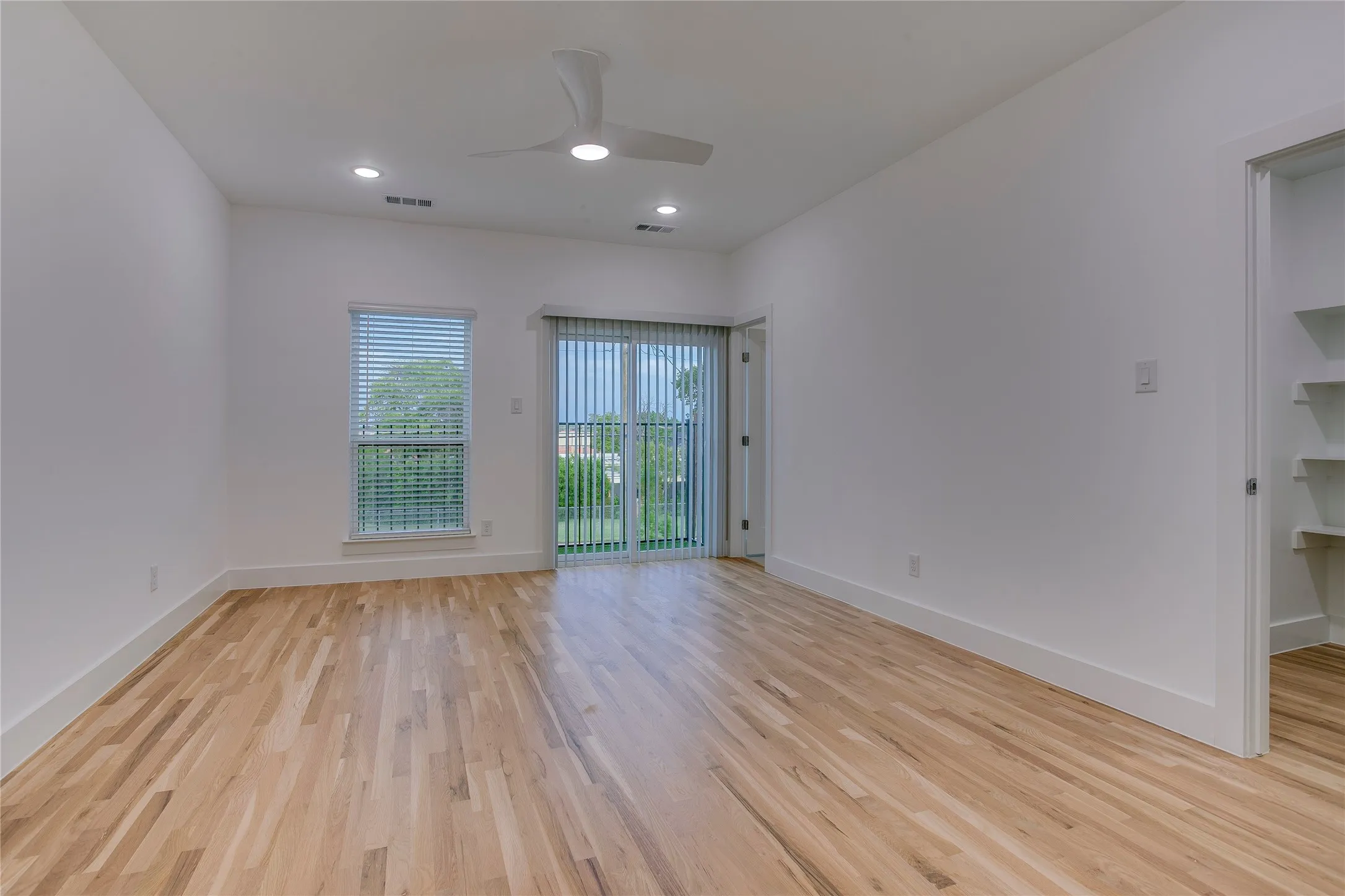 Single Family Residence For Rent in Dallas County , 2313 S Vernon Avenue, Dallas, Texas 75224, 3 Bedroom, 4 Bathroom, 1 Garage spaces, 2,000 Sqft, built in 2025, mls#21344141, Real Estate Agent in Dallas, Homes For Rent in Dallas county, Homes For Rent in Dallas, Realtor in Dallas Texas, Real Estate Brokerage Independent Realty Texas, Luminita Cordes Realtor
